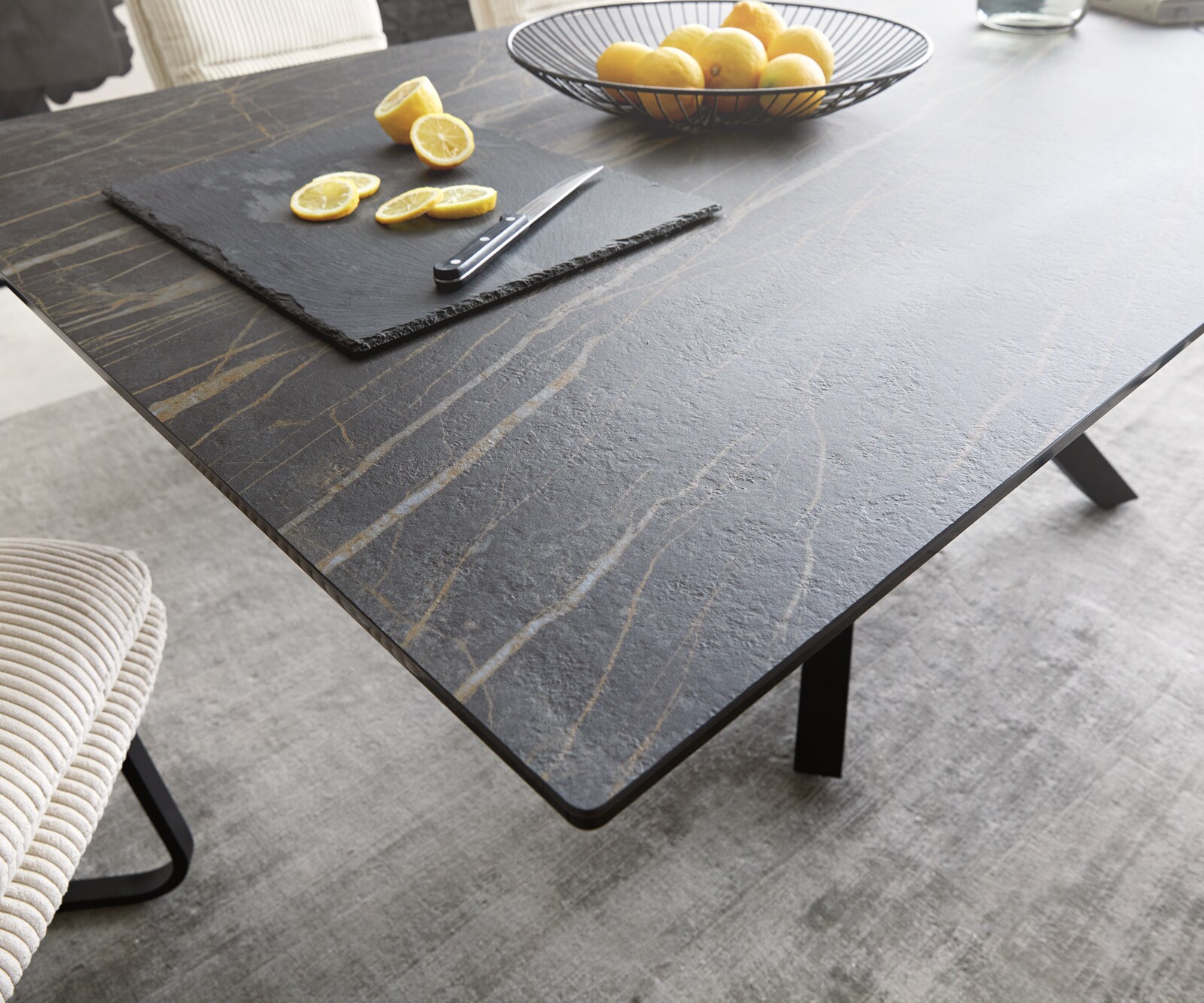 Table-à-manger Edge 200x100cm Laminam® céramique marron pieds milieu croisé noir 3