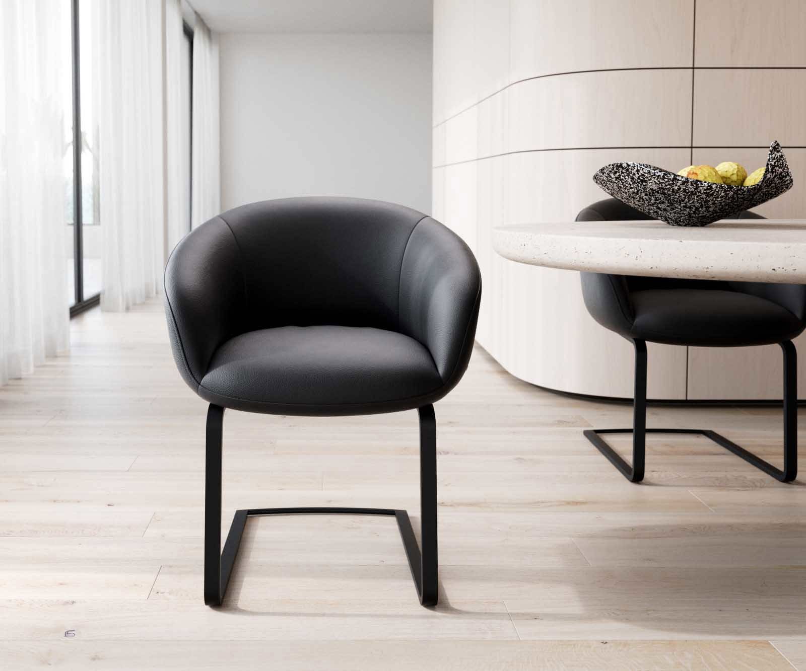 Cantilever Vinka-Flex avec accoudoirs cuir de vache noir pied cantilever plat noir ressorts ensachés 1 Cantilever Vinka-Flex avec accoudoirs cuir de vache noir pied cantilever plat noir ressorts ensachés 1