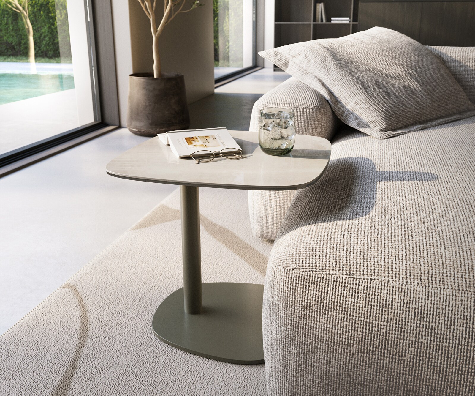 table d’appoint Edge forme bateau 50x50 cm céramique Onyx Champagne Eleny métal finition effet titane 1
