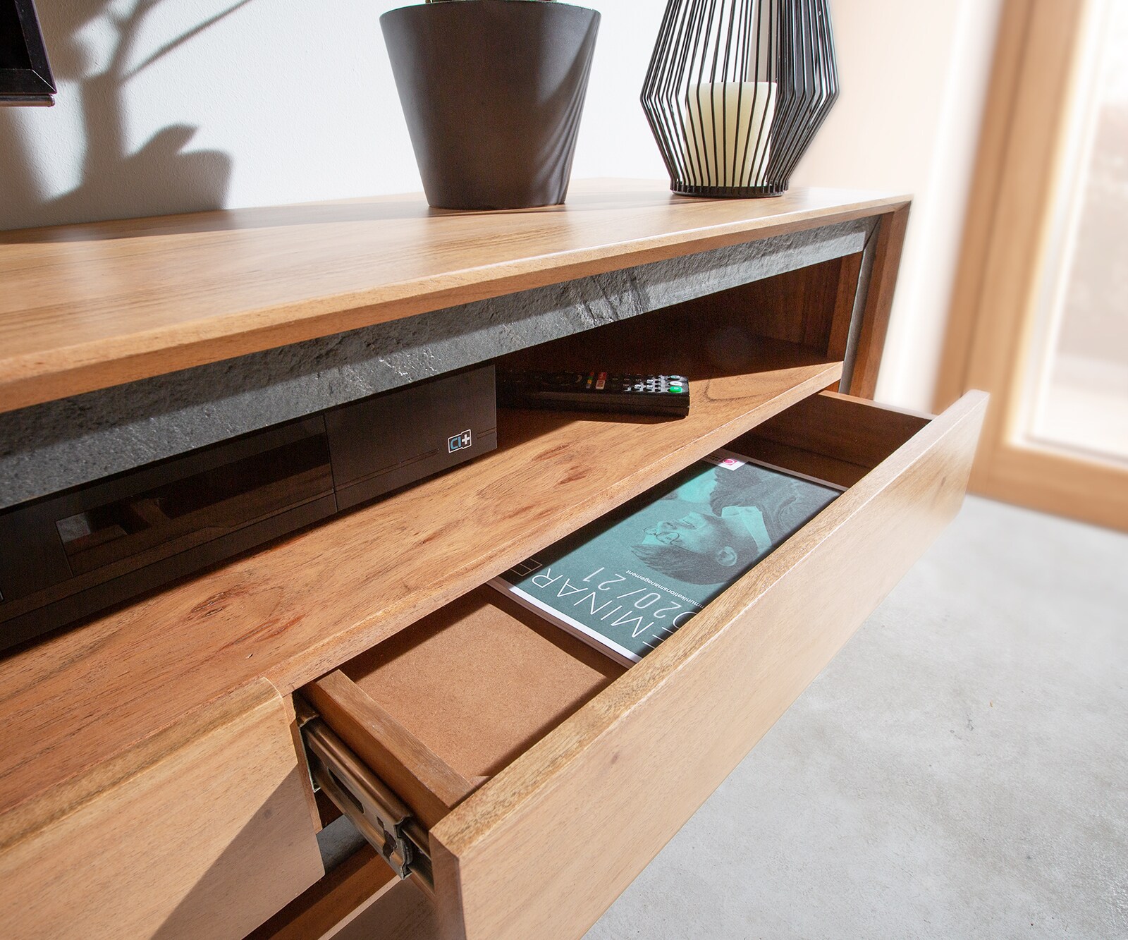 Buffet bas Stonegrace 240 cm acacia nature 2 portes 1 compartiment 2 tiroirs placage en pierre pieds en V 3