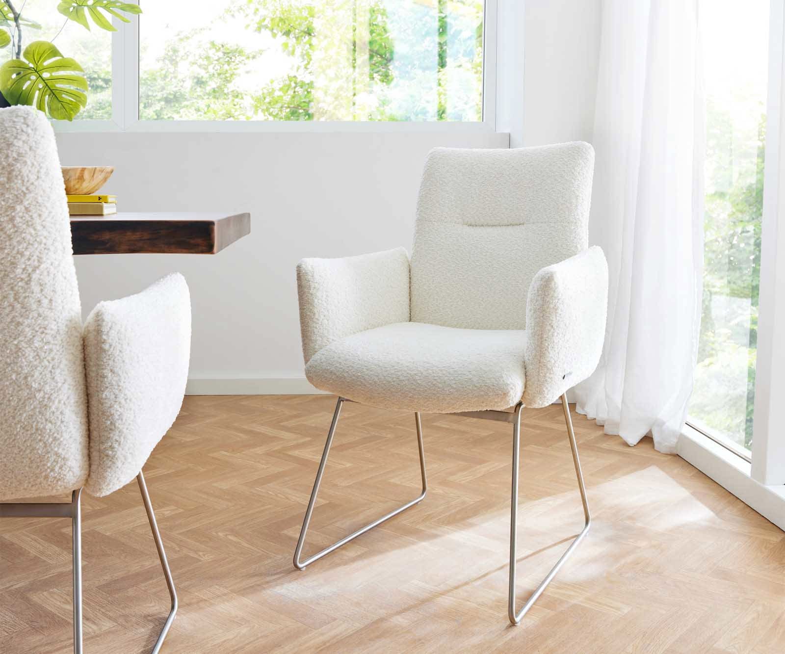 Chaise-de-salle-à-manger Jova-Flex avec accoudoirs bouclé blanc pied trapèze acier inoxydable brossé ressorts ensachés Chaise-de-salle-à-manger Jova-Flex avec accoudoirs bouclé blanc pied trapèze acier inoxydable brossé ressorts ensachés