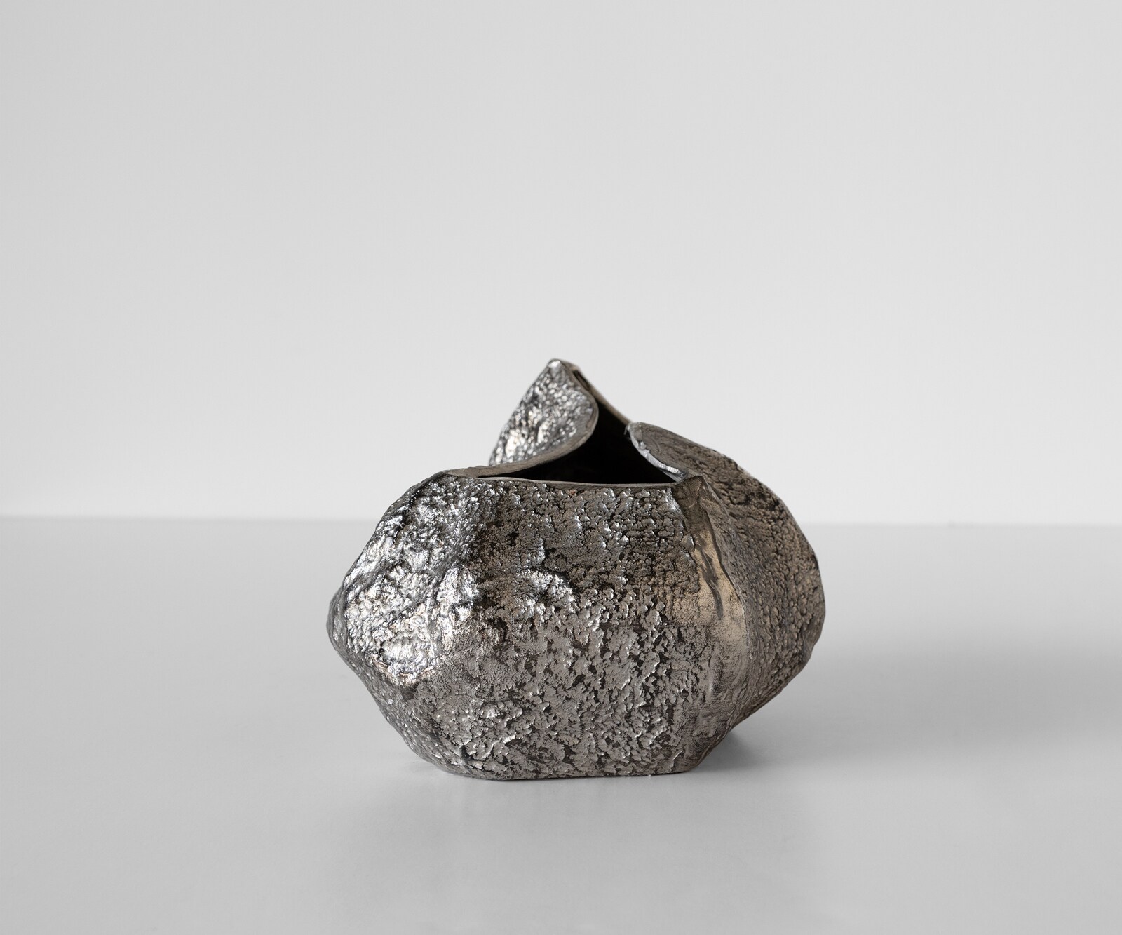 Vase Cratera l29 x P24 x H19 cm Aluminium Platin Fait main 1