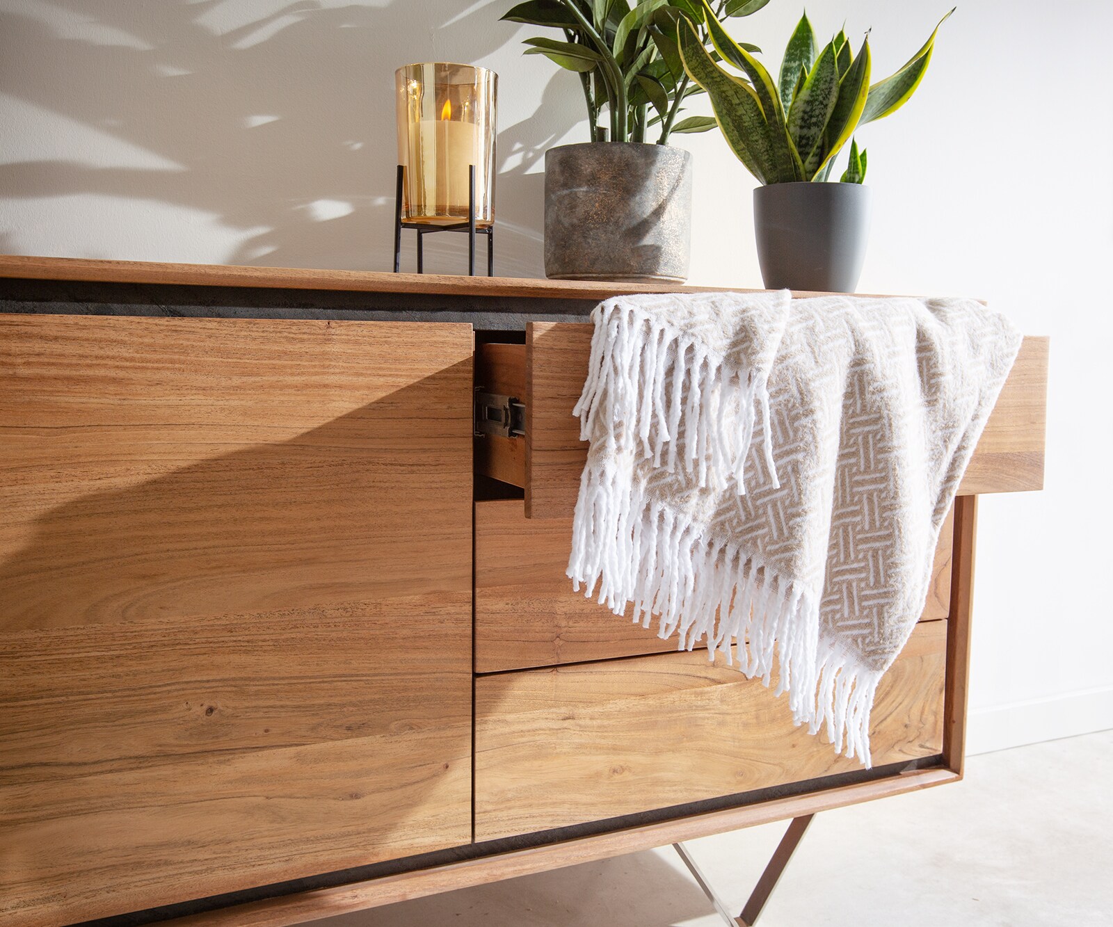 Buffet Stonegrace 175 cm acacia nature 2 portes 3 tiroirs placage en pierre pieds en V 3