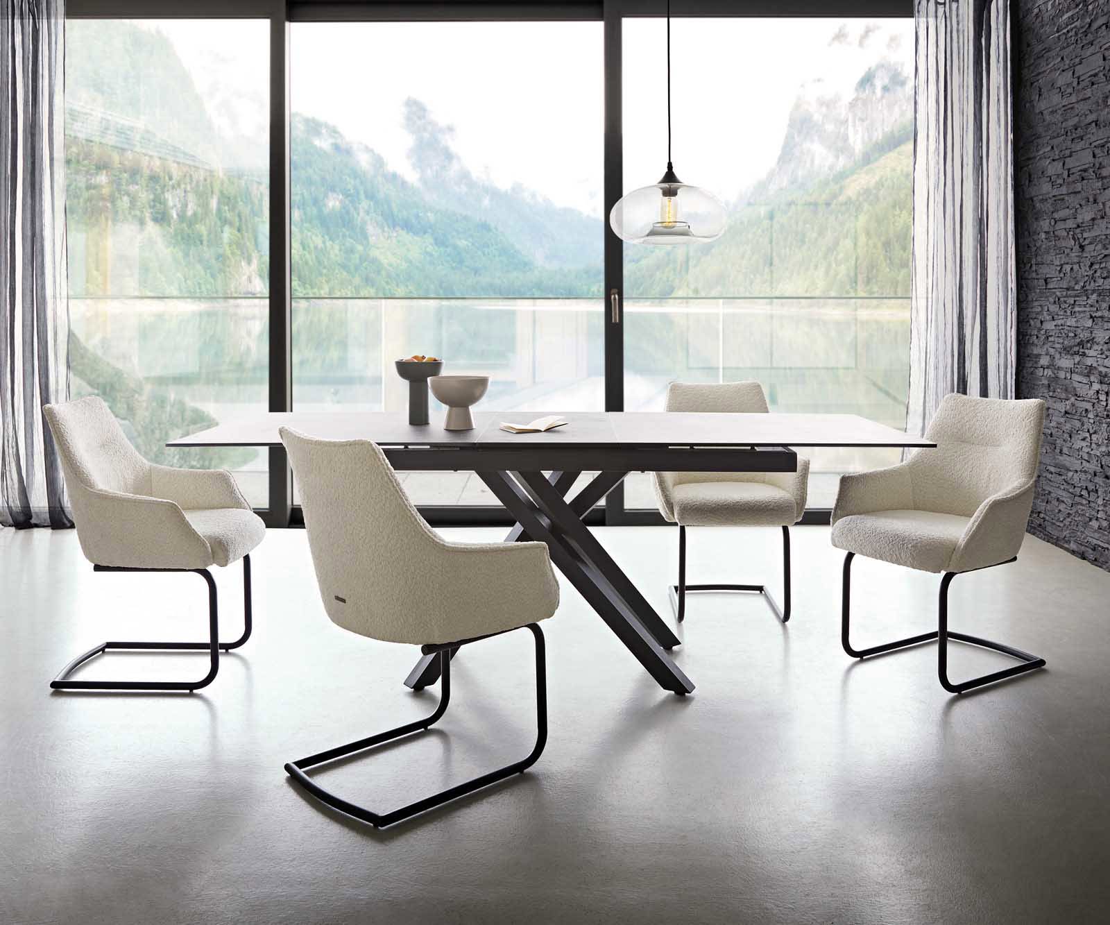 Cantilever Alja-Flex avec accoudoirs bouclé blanc pied cantilever rond noir ressorts ensachés 3 Cantilever Alja-Flex avec accoudoirs bouclé blanc pied cantilever rond noir ressorts ensachés 3