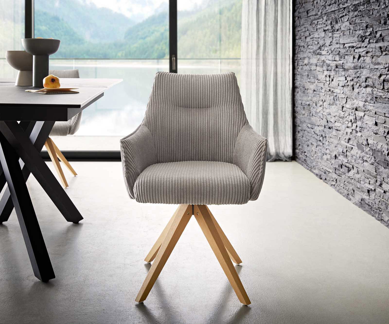 Chaise-pivotante Alja-Flex avec accoudoirs côtelé gris argenté pied en bois angulaire naturel pivotement sur 180° ressorts ensachés 1