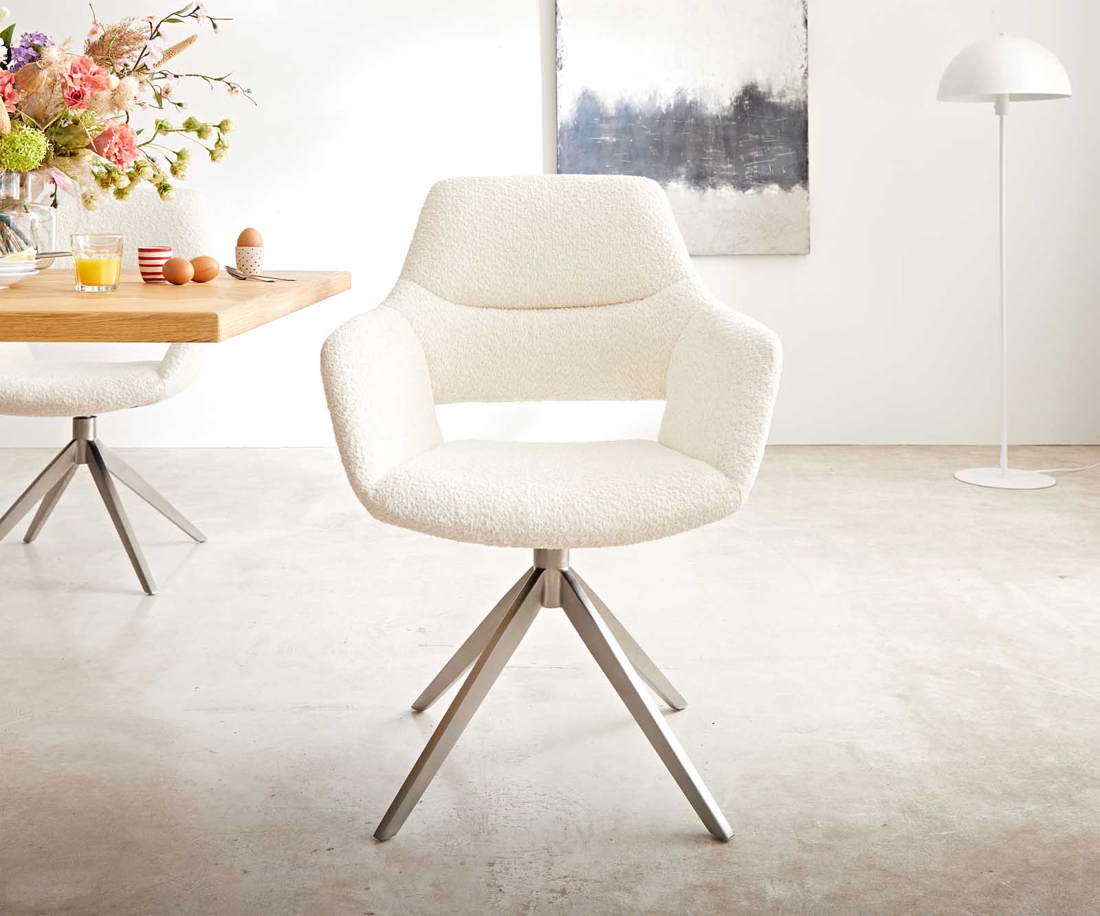 Chaise-pivotante Yago-Flex XL avec accoudoirs bouclé blanc pied croisé large acier inoxydable brossé pivotement sur 360° 1