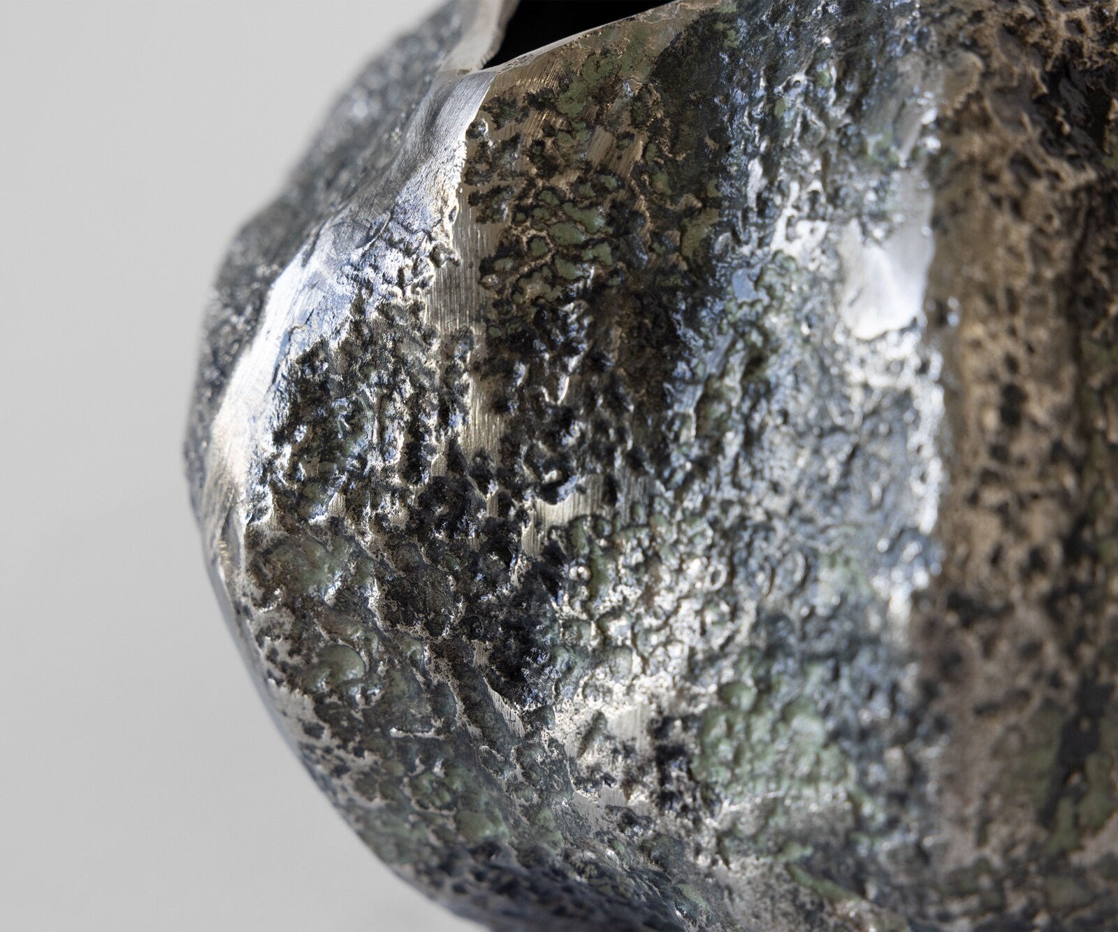 Vase Cratera l29 x P24 x H19 cm Aluminium Verde Antico Fait main 3