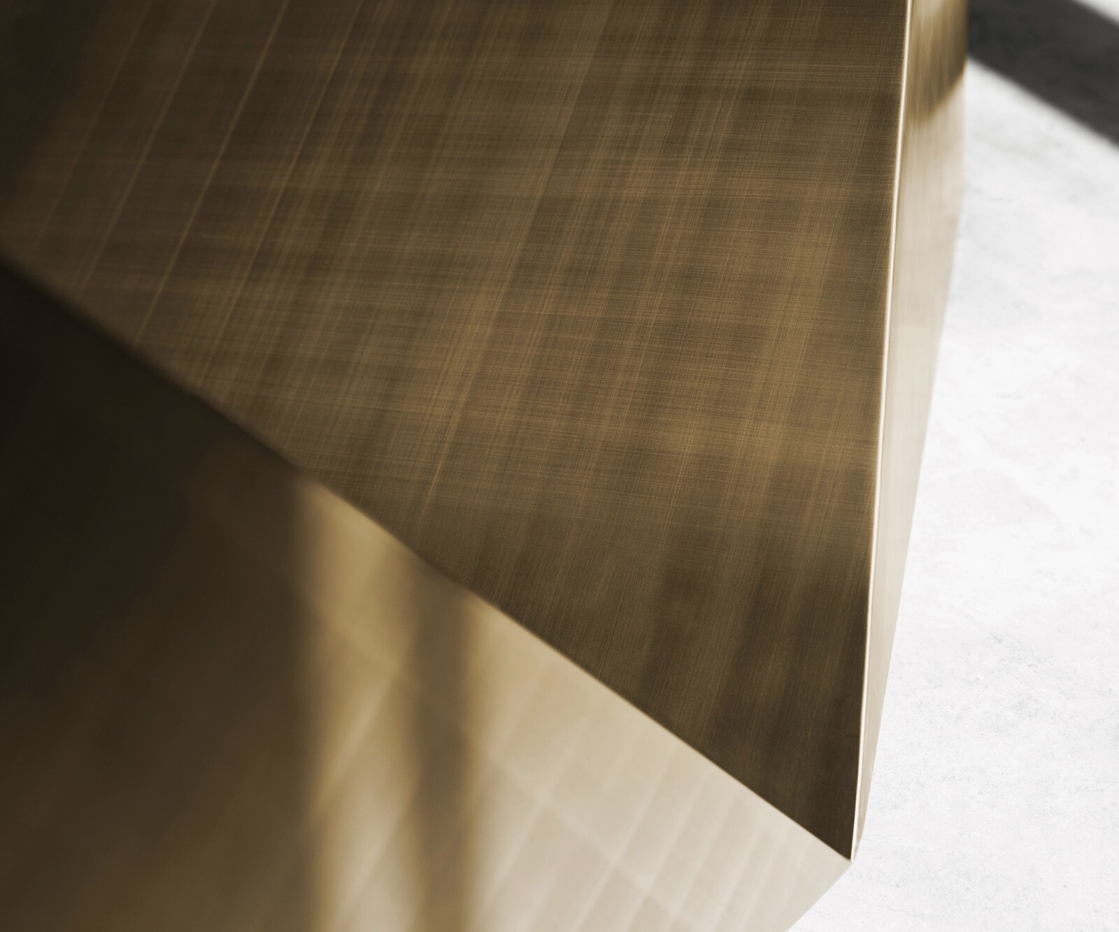 Table à manger Edge 300x100 céramique Calacatta Luxe blanc-doré-gris Prisma métallique doré 5