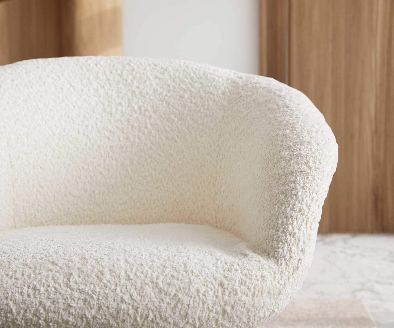 Chaise-pivotante Vinka-Flex avec accoudoirs bouclé blanc pied croisé large acier inoxydable brossé pivotement sur 360° ressorts ensachés 3 Chaise-pivotante Vinka-Flex avec accoudoirs bouclé blanc pied croisé large acier inoxydable brossé pivotement sur 360° ressorts ensachés 3