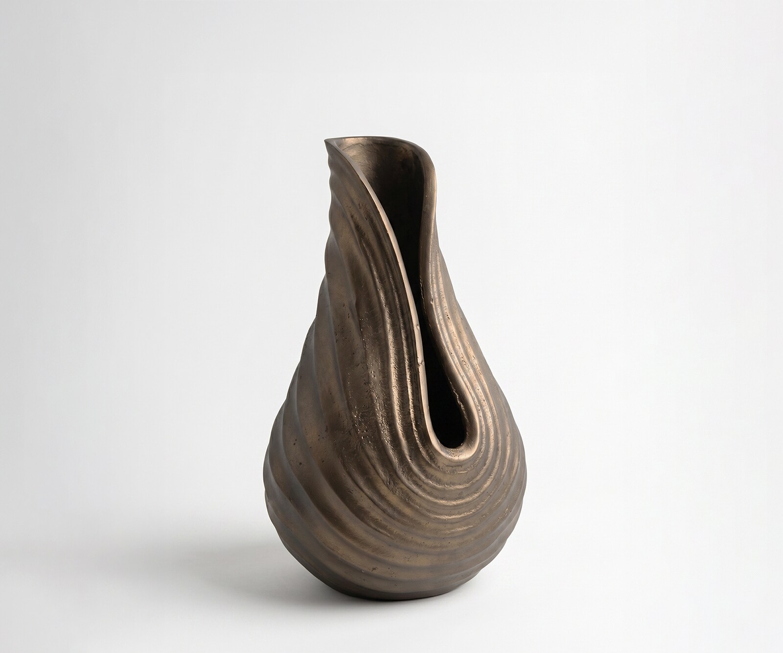 Vase Helixa l17 x P18 x H31 cm Aluminium Aurum Satin Moulé