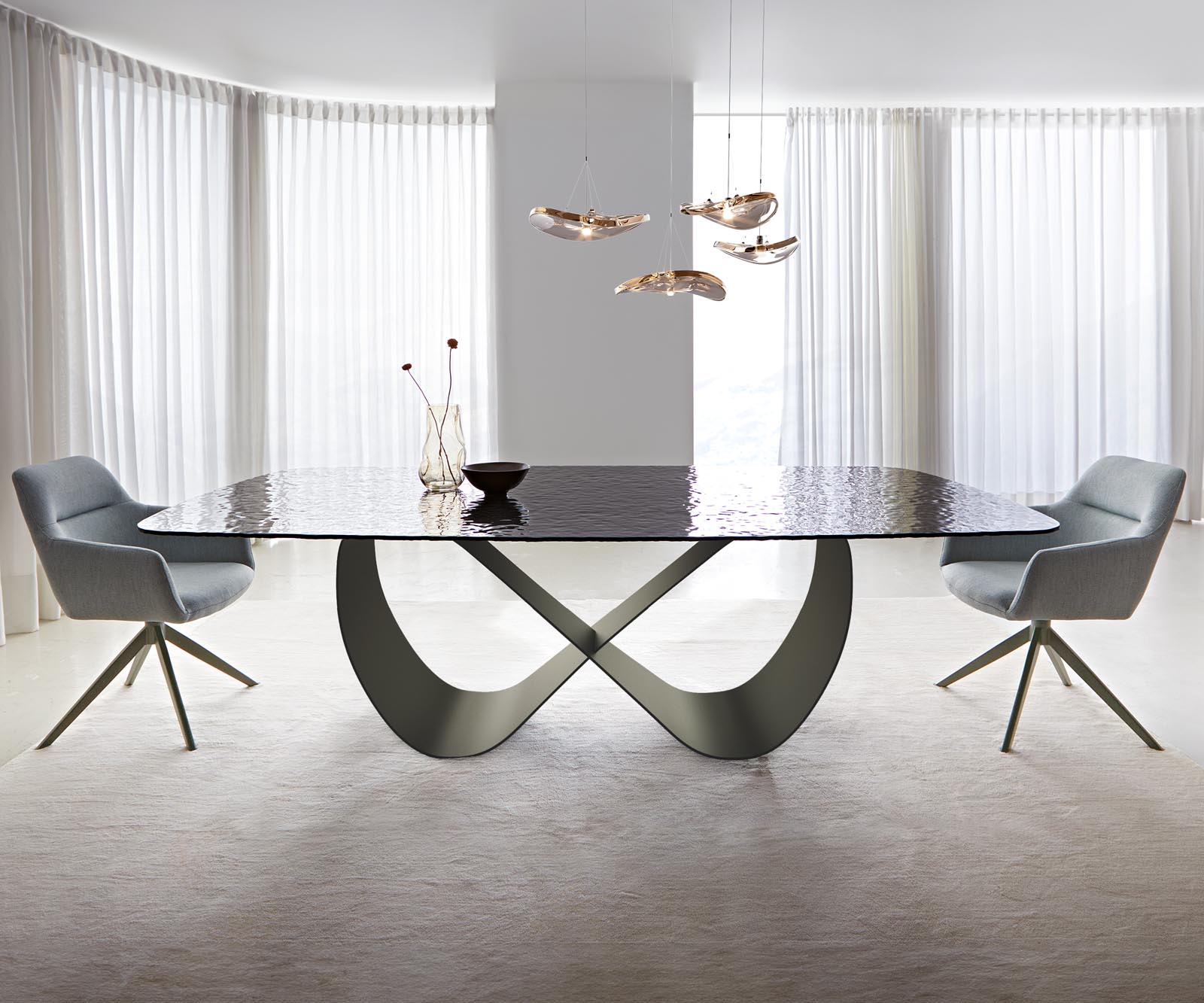 Table à manger Edge Boot 240x120 Verre en relief noir fumé Design 3D Infinity Métal finition effet titane 1 Table à manger Edge Boot 240x120 Verre en relief noir fumé Design 3D Infinity Métal finition effet titane 1