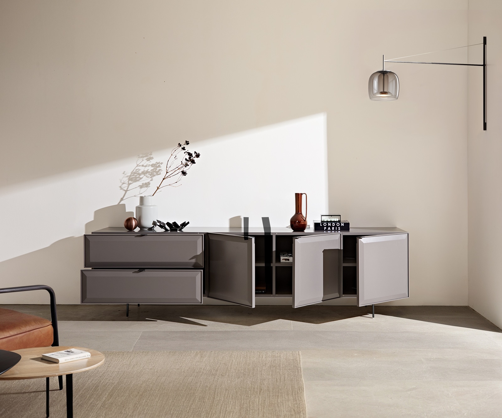 Meuble-TV Marellia 220 cm Gris 3 portes 2 tiroirs Pied équerre métal noir 2