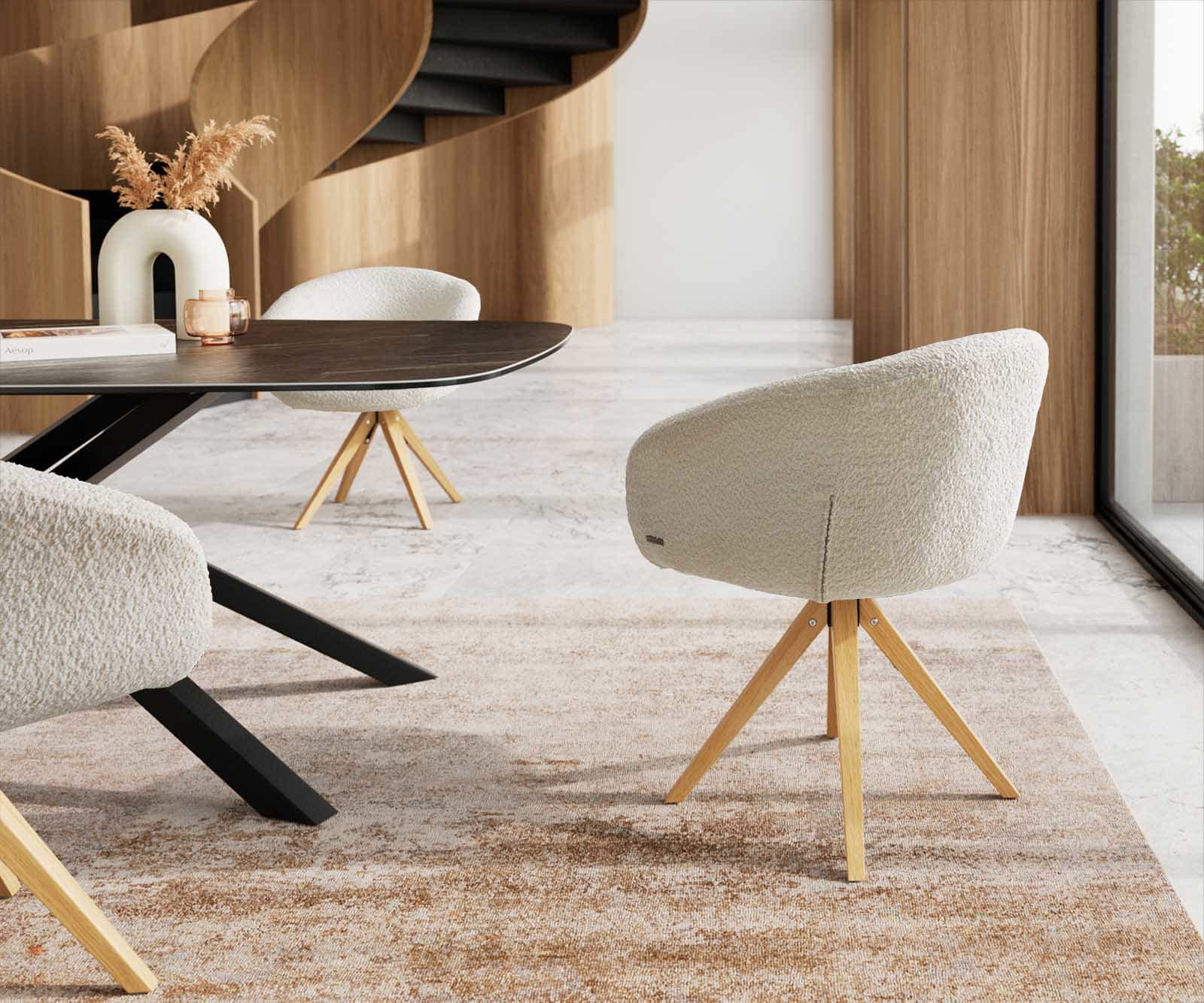 Chaise-pivotante Vinka-Flex avec accoudoirs bouclé blanc pied en bois angulaire naturel pivotement sur 180° ressorts ensachés 4 Chaise-pivotante Vinka-Flex avec accoudoirs bouclé blanc pied en bois angulaire naturel pivotement sur 180° ressorts ensachés 4