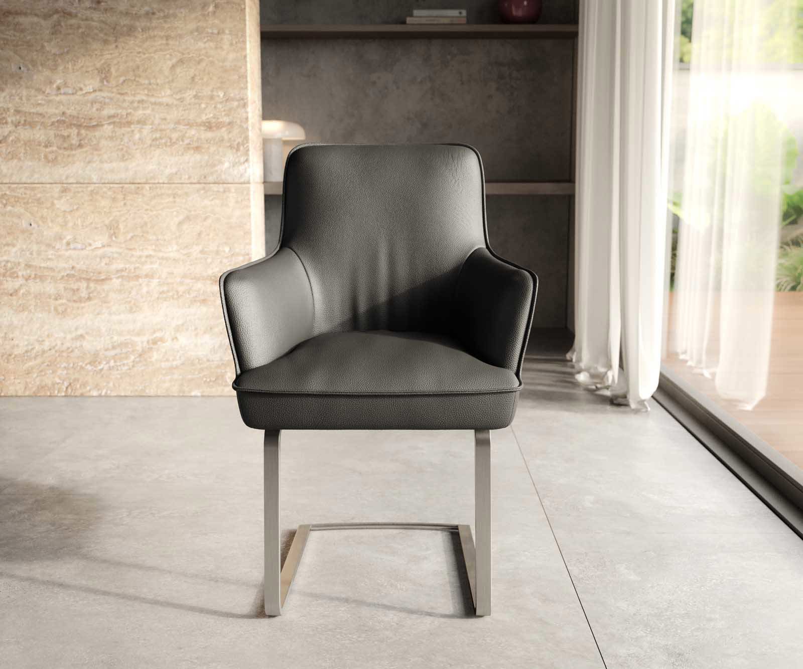 Cantilever Heira-Flex avec accoudoirs cuir de vache noir pied cantilever plat acier inoxydable brossé ressorts ensachés 1 Cantilever Heira-Flex avec accoudoirs cuir de vache noir pied cantilever plat acier inoxydable brossé ressorts ensachés 1