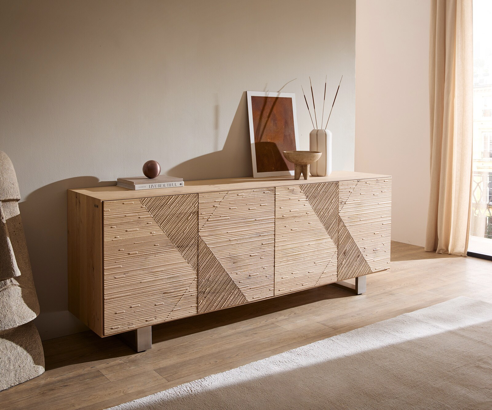 Buffet Tereos 200 cm chêne naturel effet 3D 4 portes patins en acier inoxydable brossé