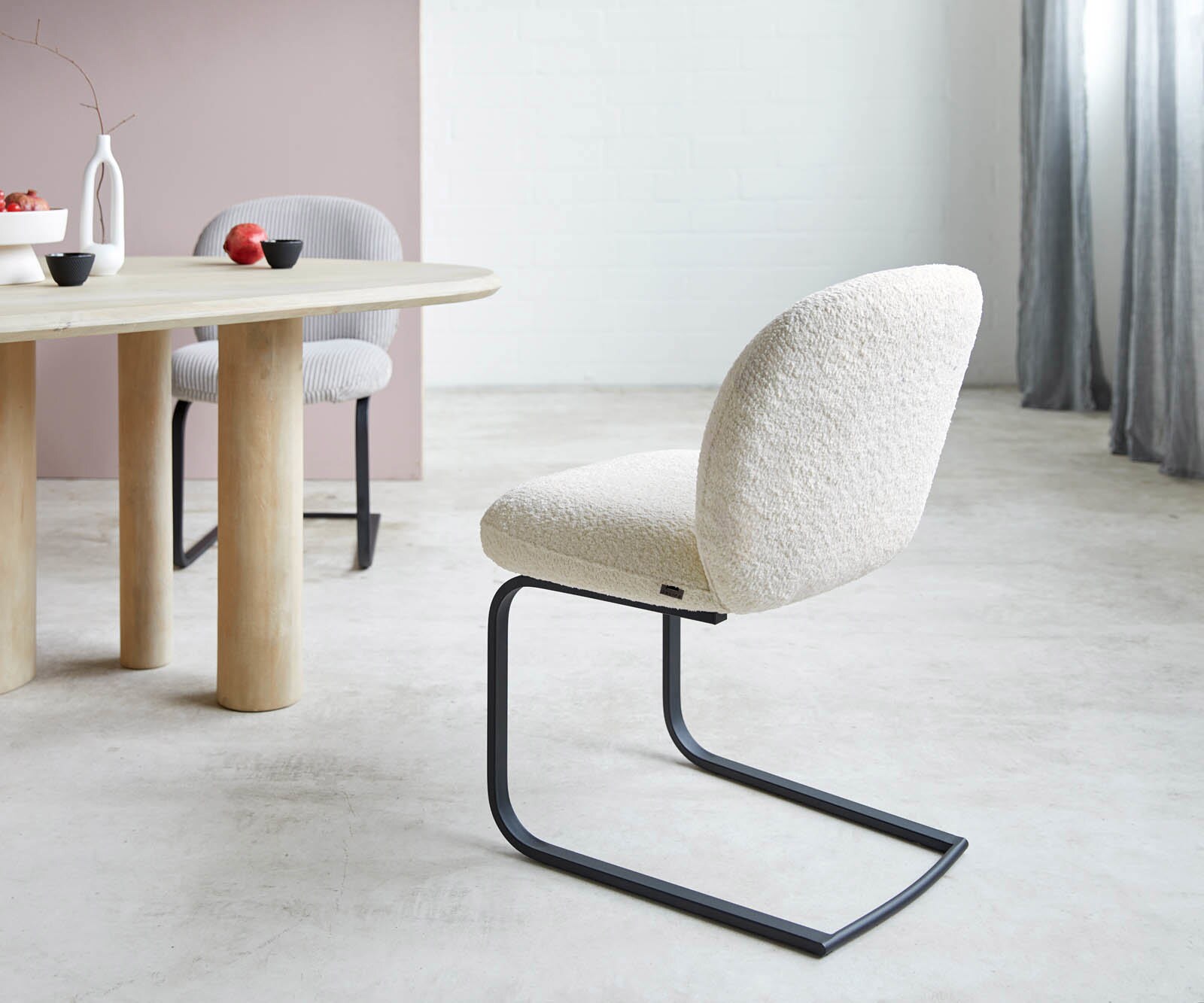 Cantilever Nube-Flex bouclé blanc pied cantilever plat noir ressorts ensachés 5