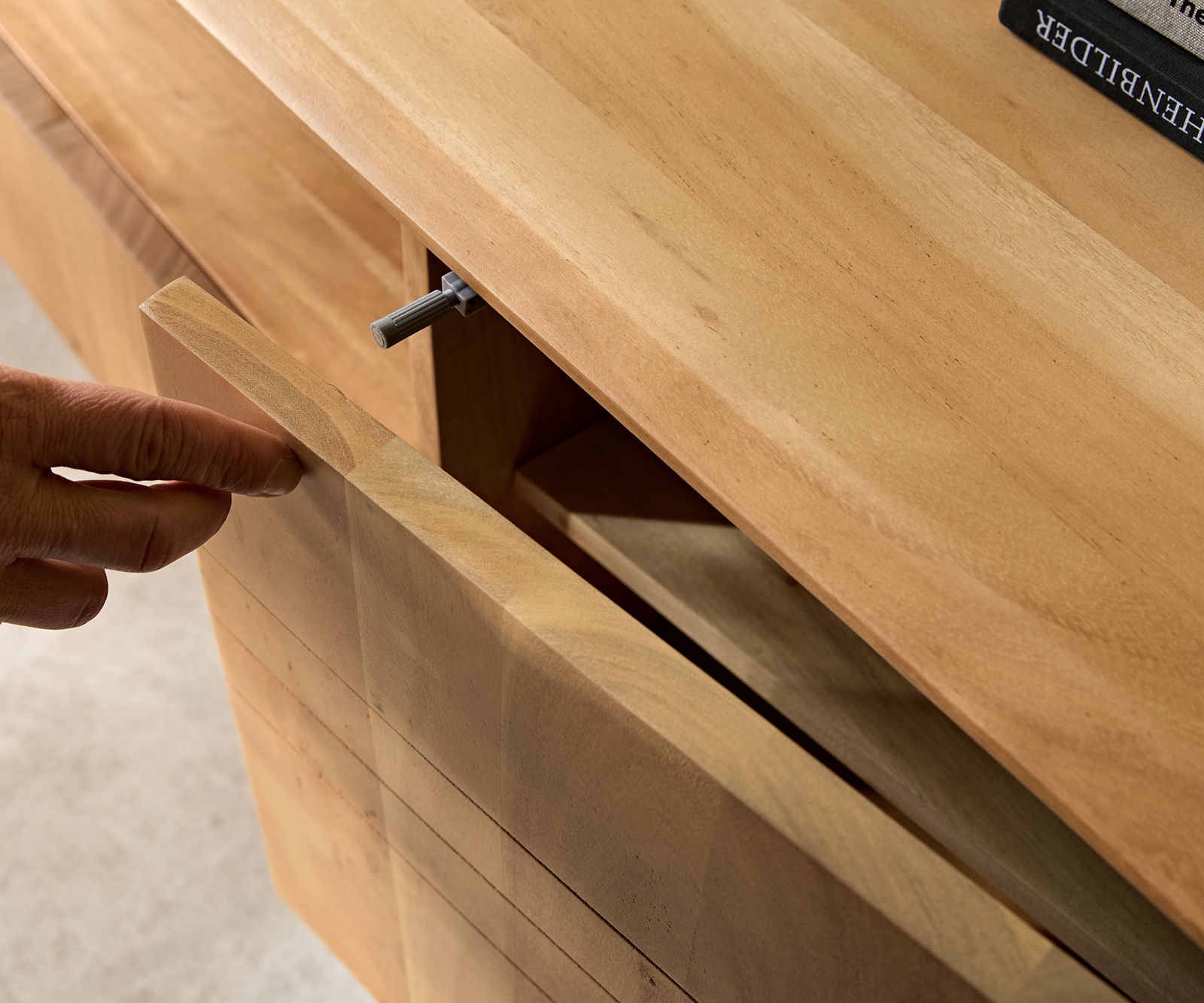 Meuble-TV Nagaru 220 cm acacia Aura 4 portes flottantes
Lowboard Nagaru 220 cm Acacia Aura 4 portes flottantes
Lowboard Nagaru 220 cm Acacia Aura 4 portes flottantes 5 Meuble-TV Nagaru 220 cm acacia Aura 4 portes flottantes
Lowboard Nagaru 220 cm Acacia Aura 4 portes flottantes
Lowboard Nagaru 220 cm Acacia Aura 4 portes flottantes 5