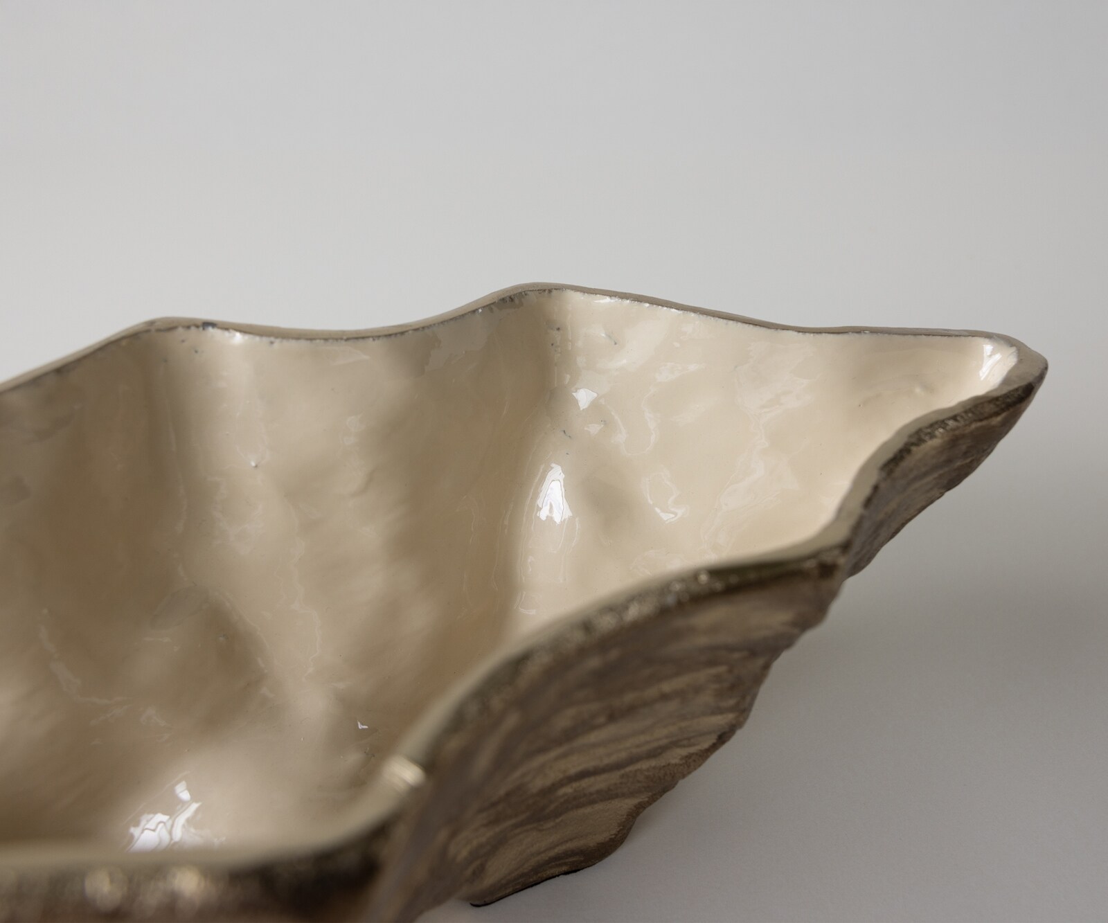 Coupe décorative Riffa l100 x P19 x H15 cm Aluminium Champagner Ivory Faite main 5