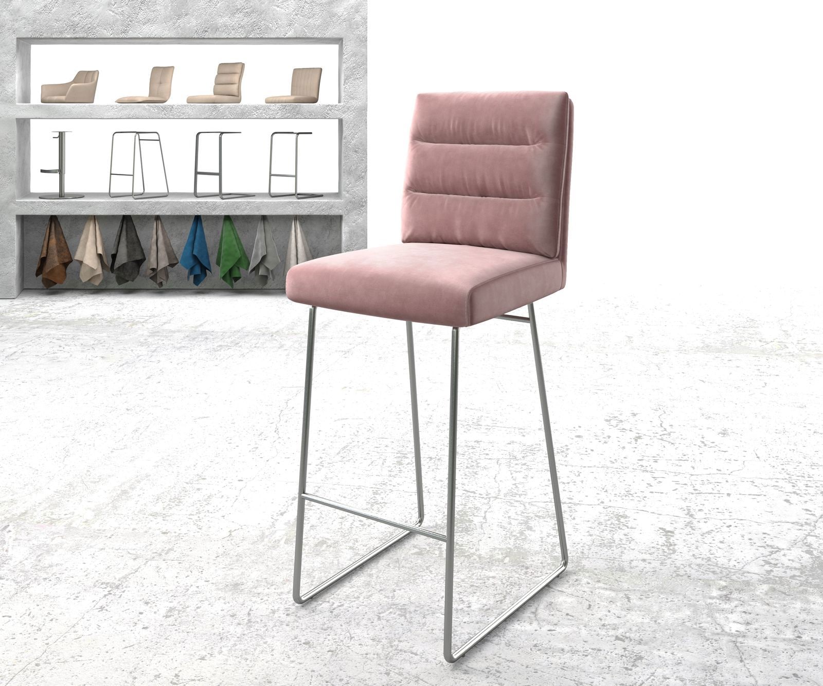 Chaise-de-bar Pela-Flex velours rosé cadre de patins acier inoxydable Chaise-de-bar Pela-Flex velours rosé cadre de patins acier inoxydable