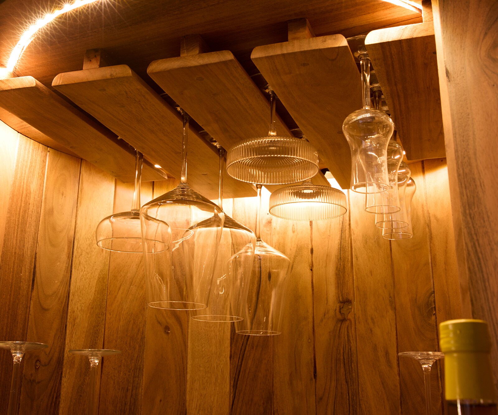 Armoire-bar Tulsa 80x190 cm acacia naturel éclairage LED armoire à vin 6