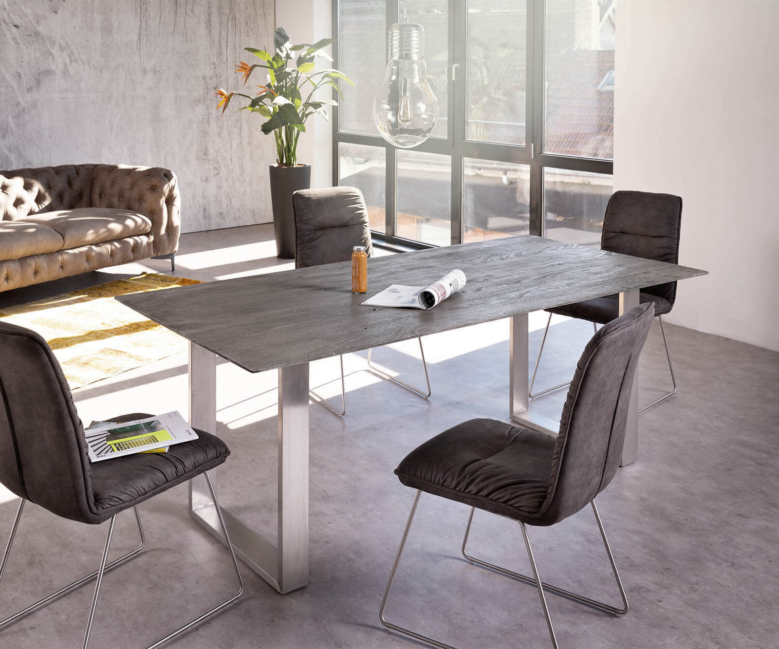 Table-à-manger Swiss-Edge en bois massif 3