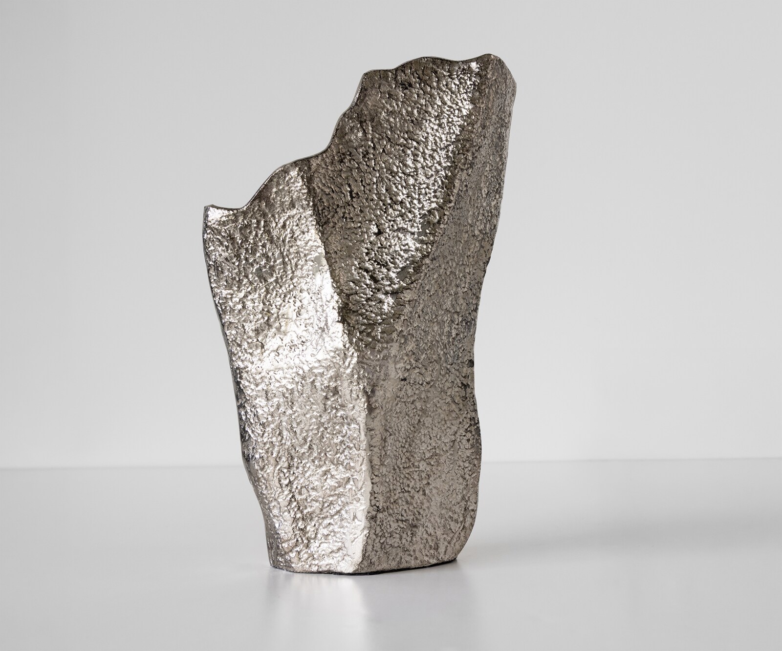 Vase Cavira l29 x P16 x H48 cm Aluminium Platin Fait main 1
