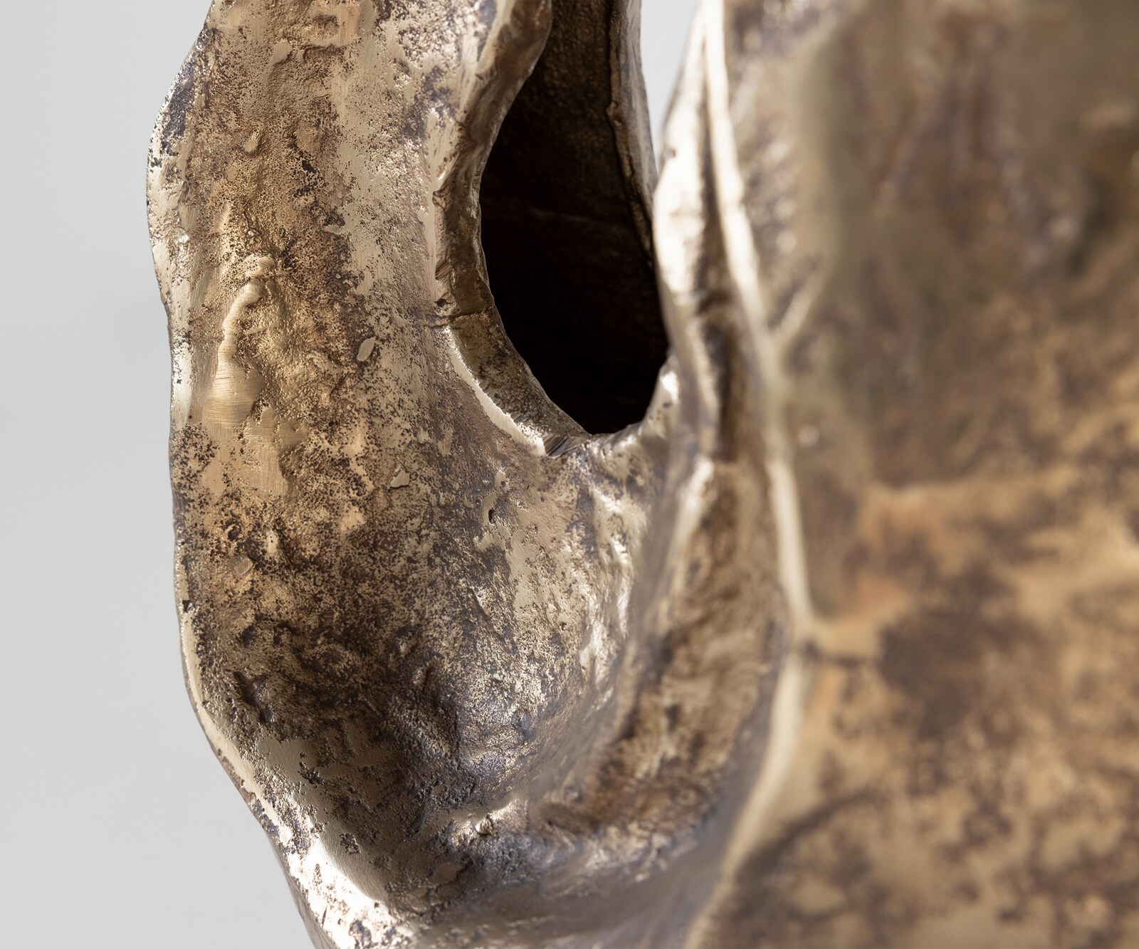 Sculpture Nexora l34 x P17 x H40 cm Aluminium Oro Antico Faite main 3
