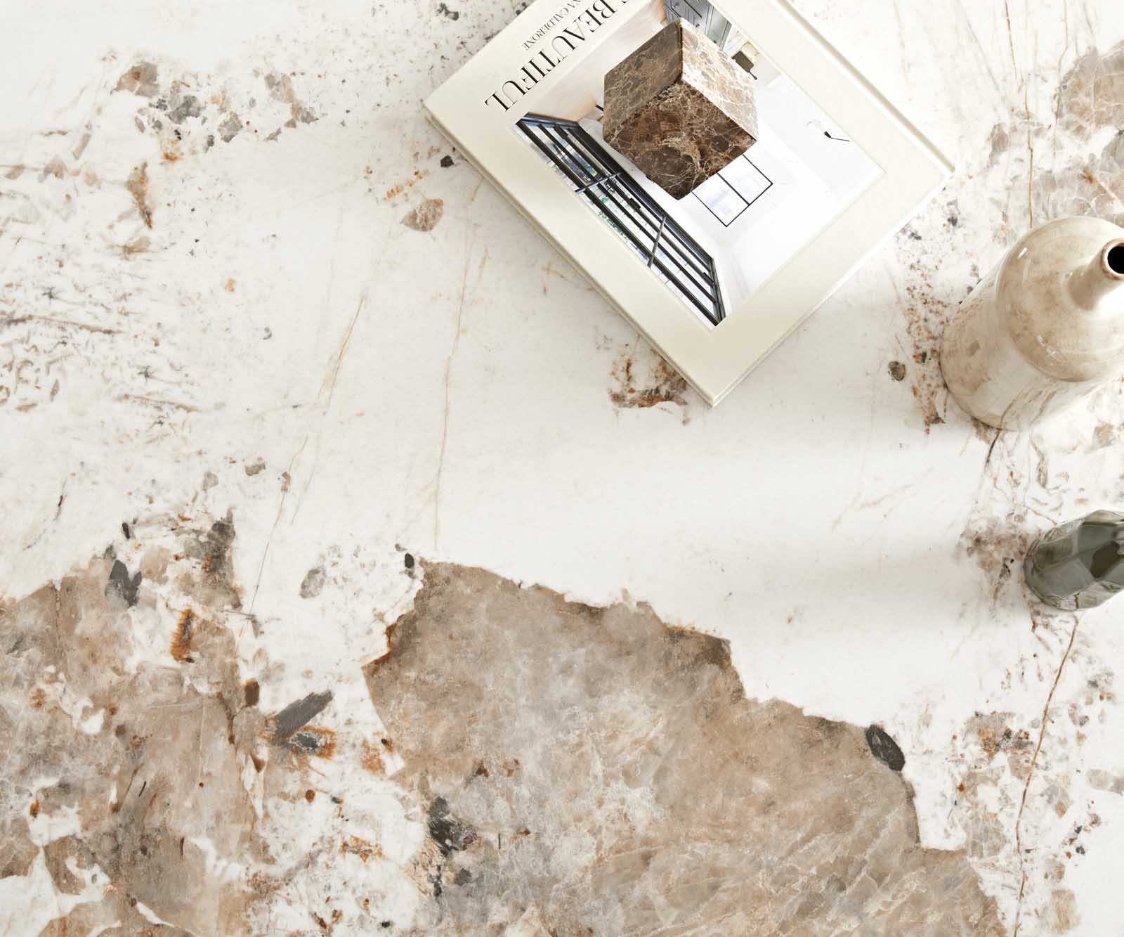 Table-basse Sarita 120x70 cm céramique Minas Melange blanc-beige piètement métal noir 3