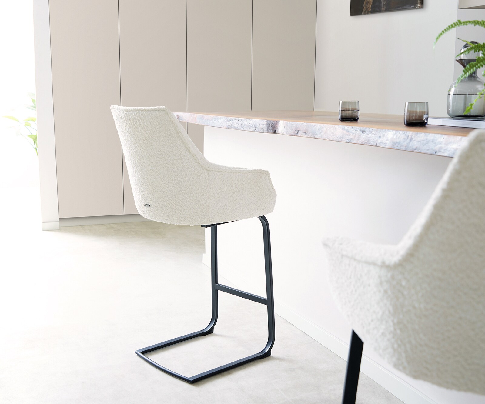 Chaise-de-bar Alja-Flex Bouclé Blanc cadre luge plat Métal Noir Ressorts ensachés 3