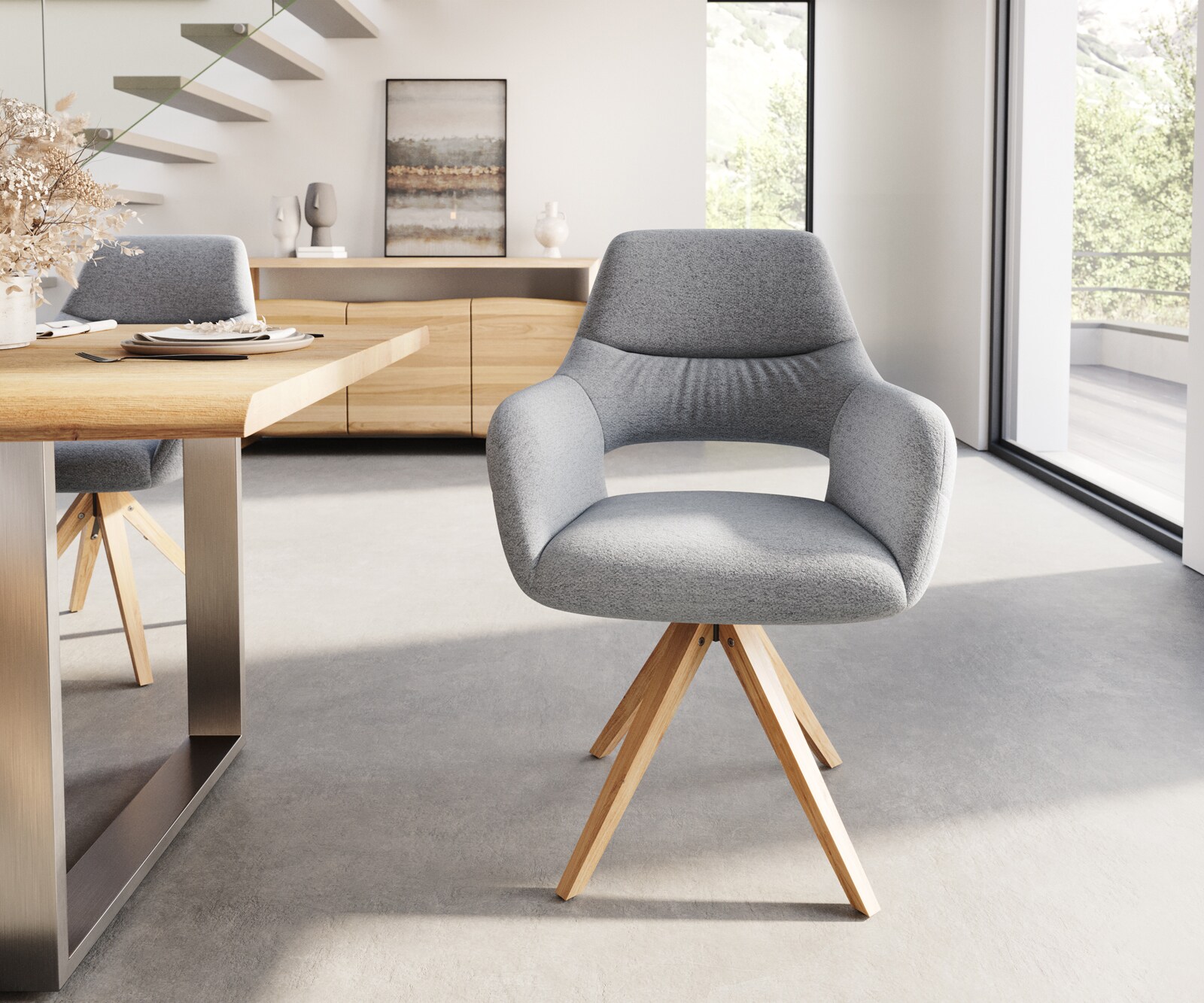 Chaise-de-salle-à-manger Yago-Flex avec accoudoirs tissu texturé gris clair pied en bois angulaire naturel ressorts ensachés 1 Chaise-de-salle-à-manger Yago-Flex avec accoudoirs tissu texturé gris clair pied en bois angulaire naturel ressorts ensachés 1
