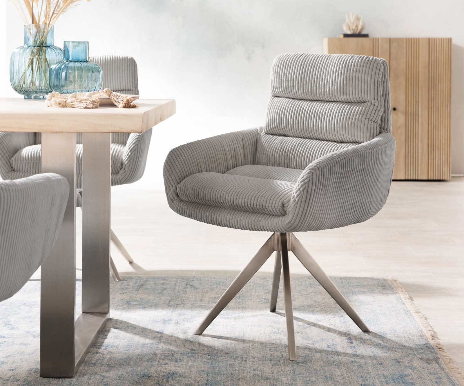 Chaise-de-salle-à-manger Abelia-Flex avec accoudoirs côtelé gris argenté pied croisé angulaire acier inoxydable brossé