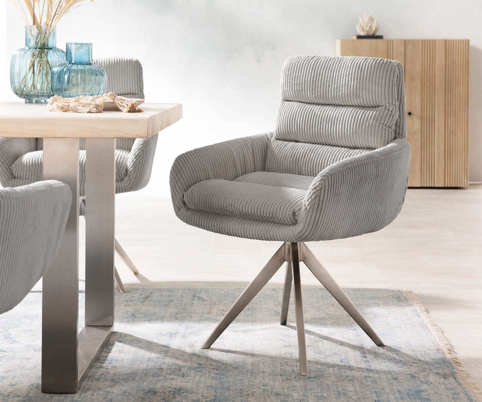 Chaise-de-salle-à-manger Abelia-Flex avec accoudoirs côtelé gris argenté pied croisé angulaire acier inoxydable brossé Chaise-de-salle-à-manger Abelia-Flex avec accoudoirs côtelé gris argenté pied croisé angulaire acier inoxydable brossé