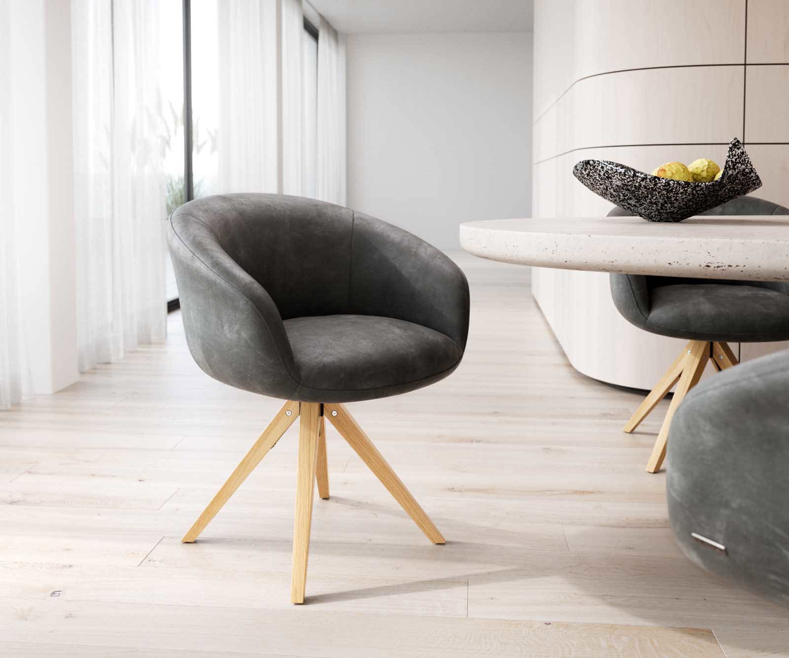 Chaise-pivotante Vinka-Flex avec accoudoirs microvelours anthracite vintage pied en bois angulaire naturel pivotement sur 180° ressorts ensachés