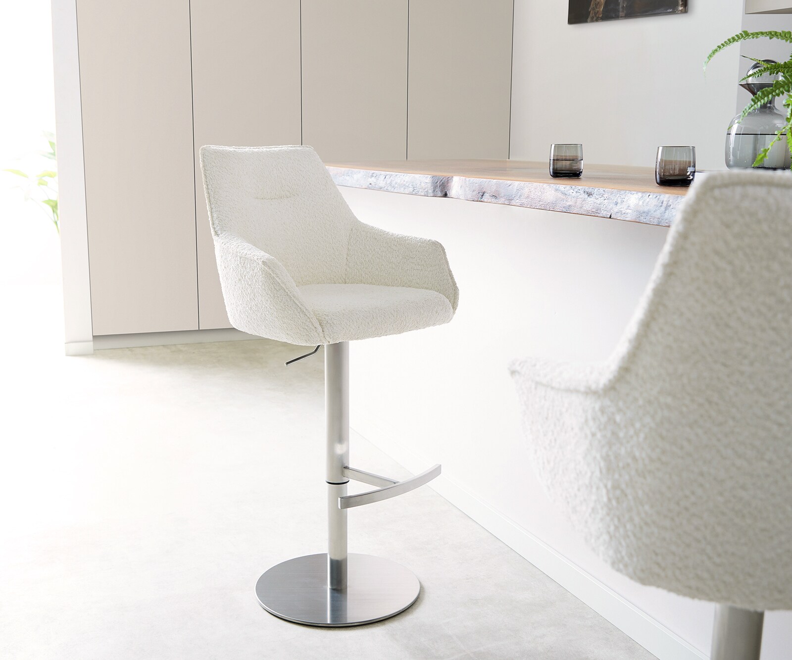 Chaise-de-bar Alja-Flex Bouclé Blanc Pied pivotant réglable en hauteur Acier inoxydable pivotant Ressorts ensachés