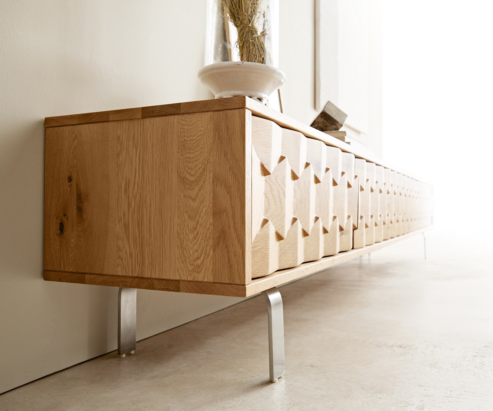 Meuble-TV Fevo 220 cm chêne naturel 4 portes pied en L inoxydable 8