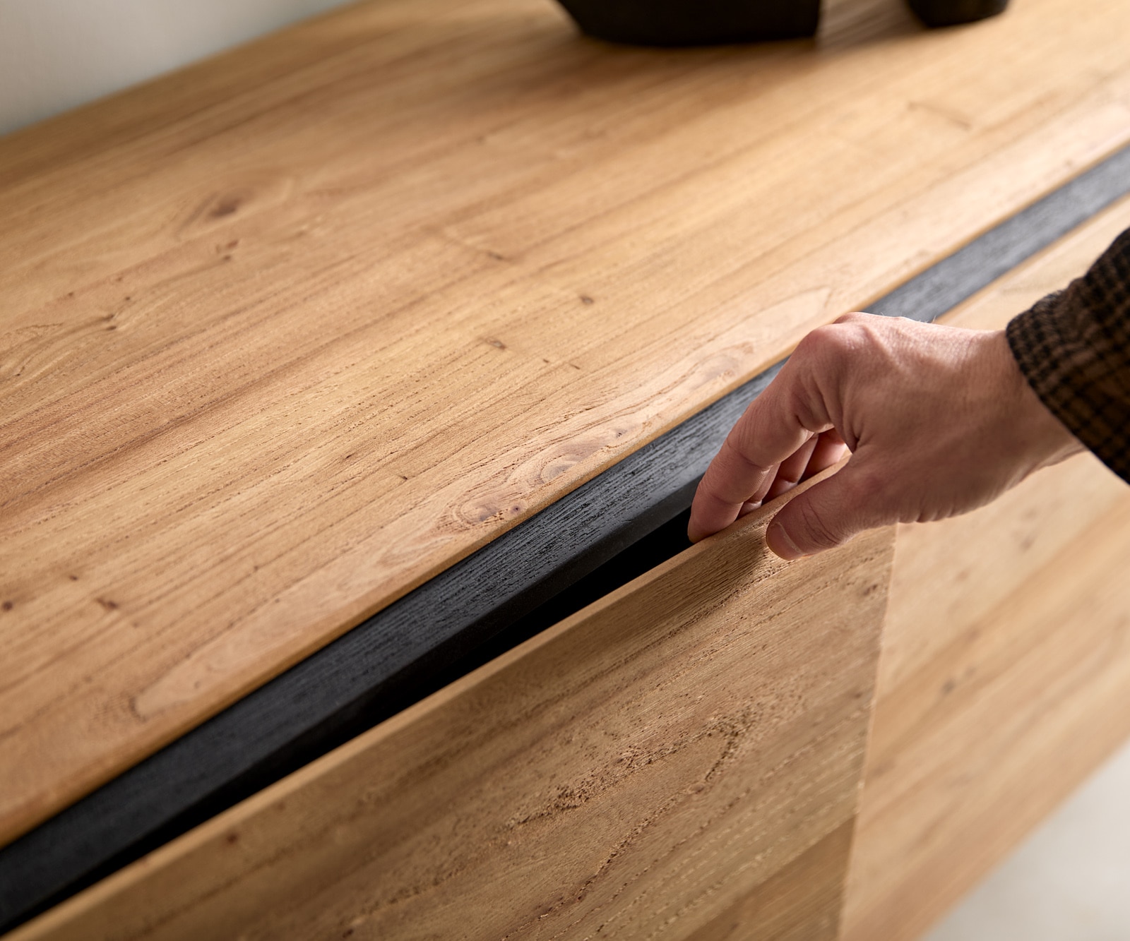 Buffet Giacinto 180 cm orme naturel 4 portes pied en L noir 3 Buffet Giacinto 180 cm orme naturel 4 portes pied en L noir 3