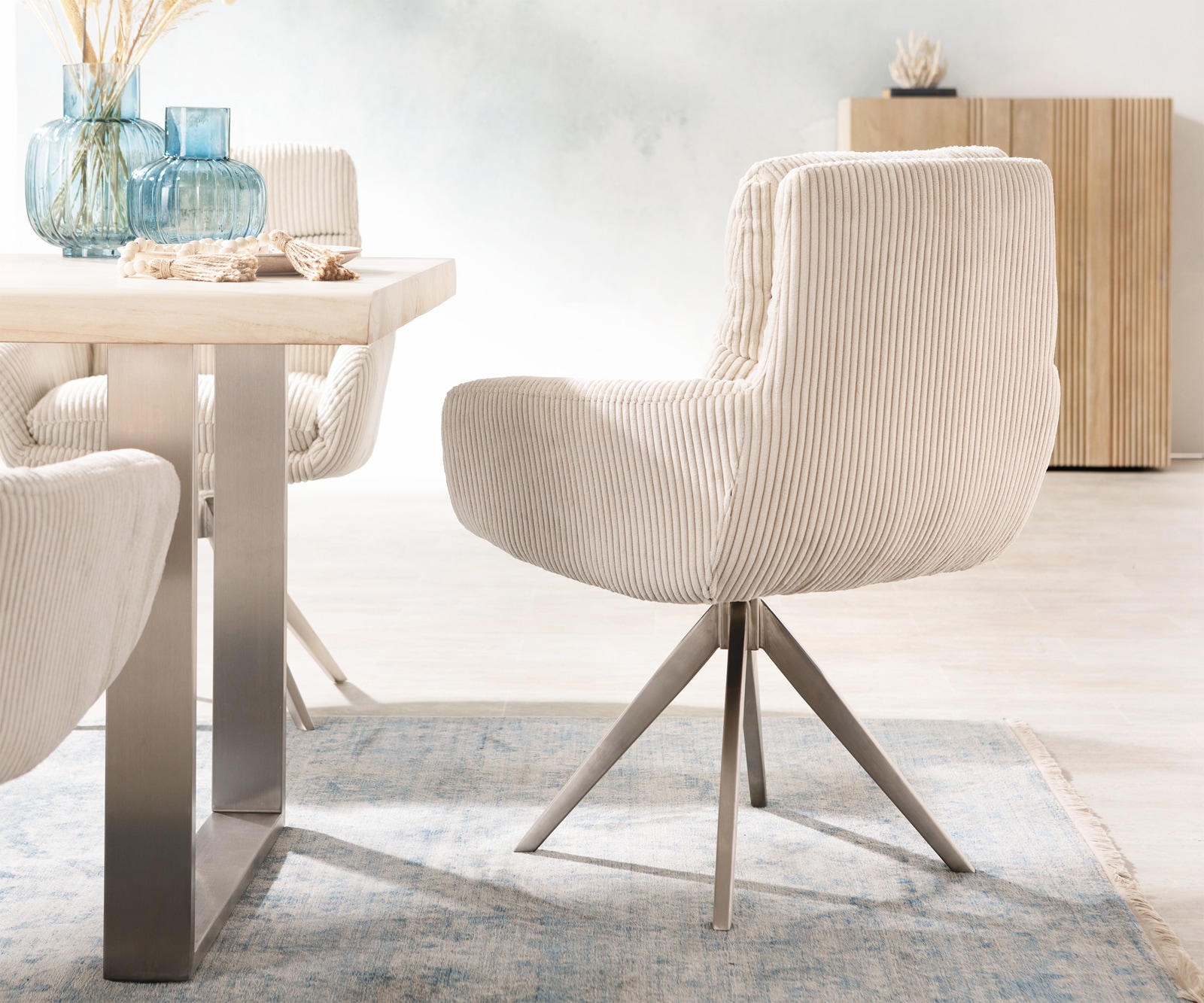 Chaise-de-salle-à-manger Abelia-Flex avec accoudoirs côtelé beige vintage pied croisé angulaire acier inoxydable brossé 4 Chaise-de-salle-à-manger Abelia-Flex avec accoudoirs côtelé beige vintage pied croisé angulaire acier inoxydable brossé 4