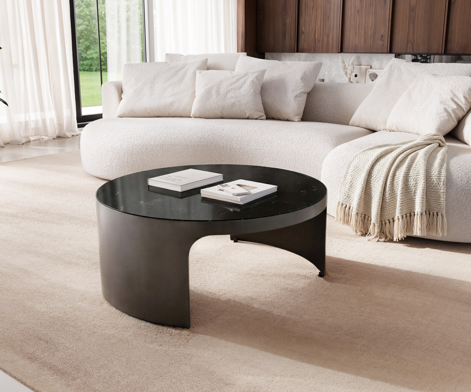 Table-basse Alerio 90 x 90 cm, marbre noir et métal doré, finition Black Antique 1