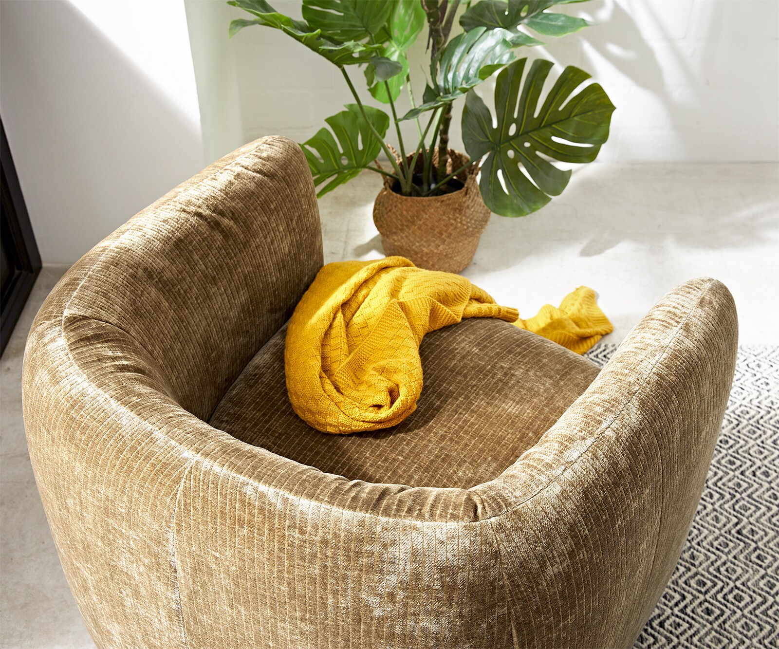 Fauteuil-cocktail Caol 85x85 cm chenille doré 4
