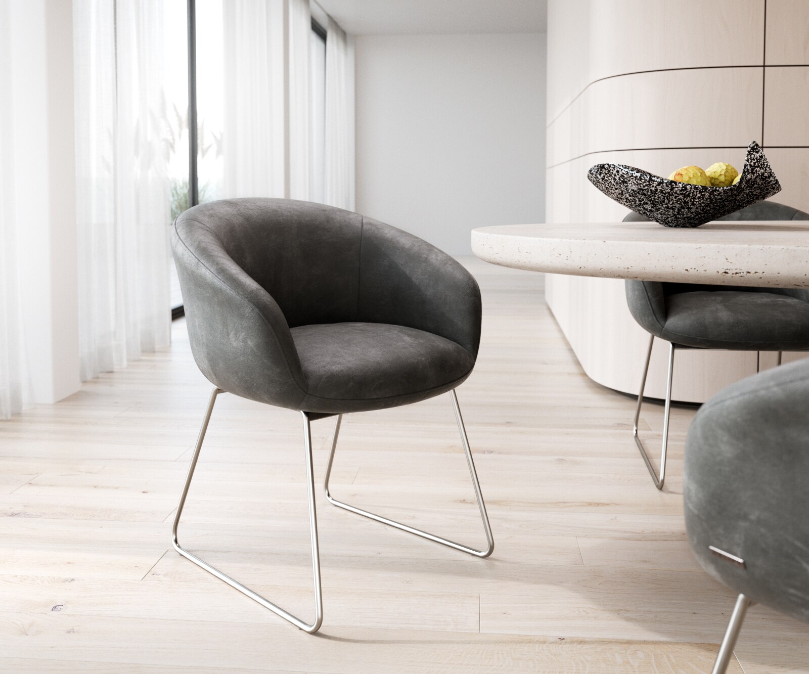 Chaise-de-salle-à-manger Vinka-Flex avec accoudoirs microvelours anthracite vintage pied trapèze acier inoxydable brossé ressorts ensachés