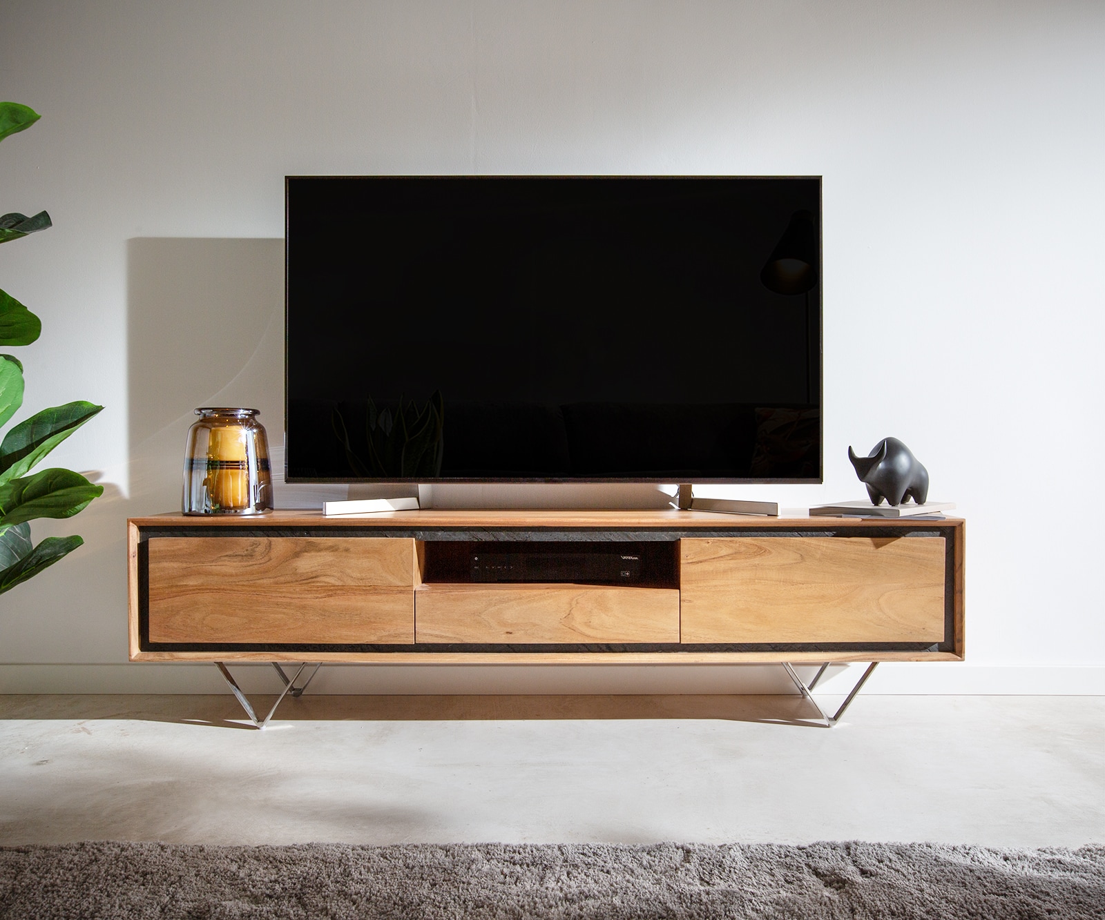 Buffet bas Stonegrace 175 cm acacia nature 2 portes 1 compartiment 1 tiroir placage en pierre pieds en V 1 Buffet bas Stonegrace 175 cm acacia nature 2 portes 1 compartiment 1 tiroir placage en pierre pieds en V 1