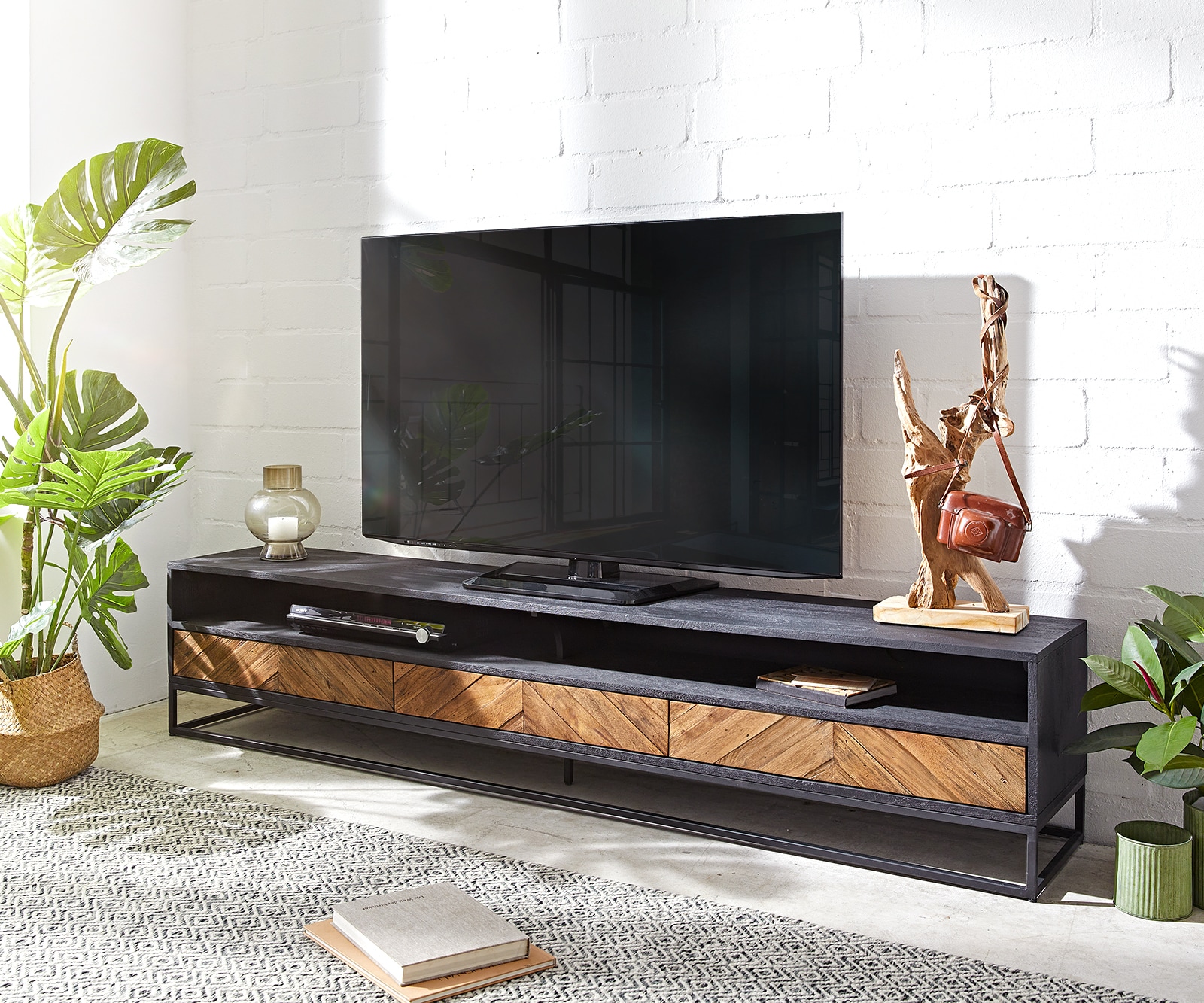 Meuble-TV Famke 200 cm mangue teck 2 compartiments 3 tiroirs Meuble-TV Famke 200 cm mangue teck 2 compartiments 3 tiroirs