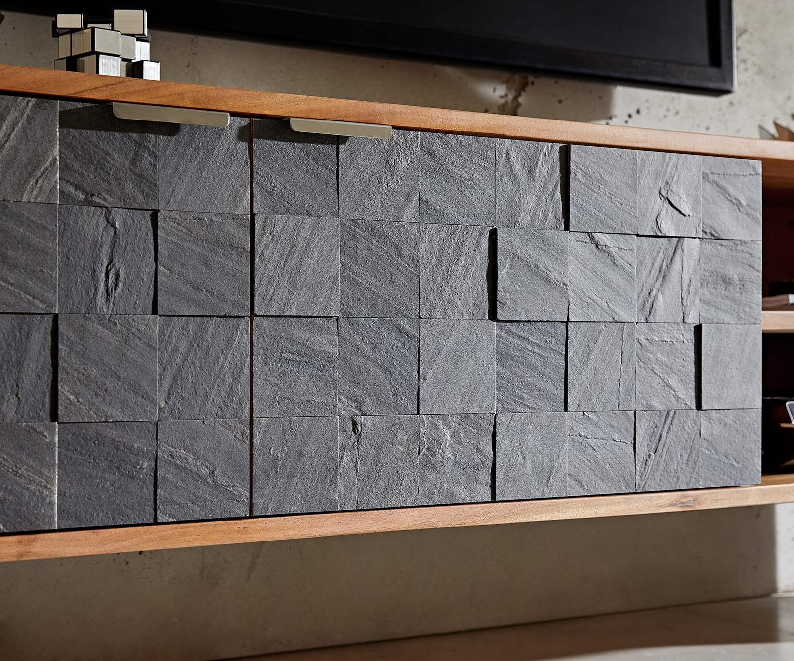 Meuble-TV Teele 160 cm acacia naturel ardoise 2 portes pied flottant inoxydable. 4 Meuble-TV Teele 160 cm acacia naturel ardoise 2 portes pied flottant inoxydable. 4