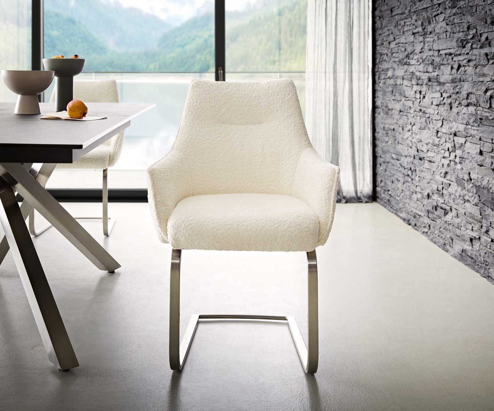 Cantilever Alja-Flex avec accoudoirs bouclé blanc pied cantilever plat acier inoxydable brossé ressorts ensachés 1 Cantilever Alja-Flex avec accoudoirs bouclé blanc pied cantilever plat acier inoxydable brossé ressorts ensachés 1