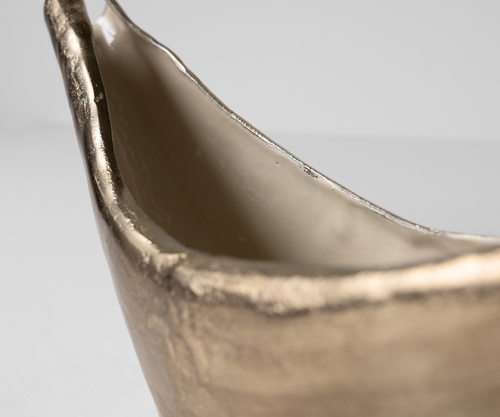 Sculpture Navira l51 x P13 x H20 cm Aluminium Champagner Ivory Faite main 4