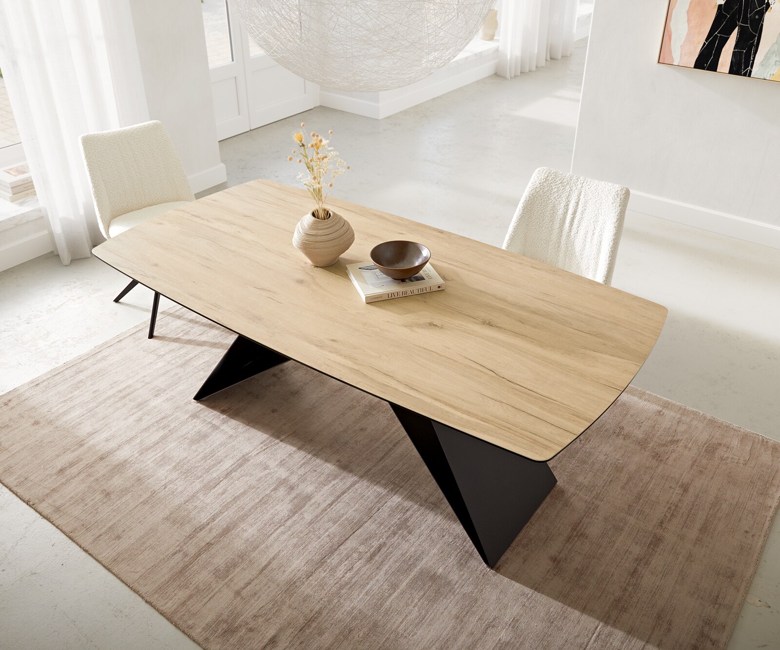 Table à manger Edge en forme de bateau 200x100 céramique Laminam® Sabbia couleur chêne cadre en V acier plat noir 5