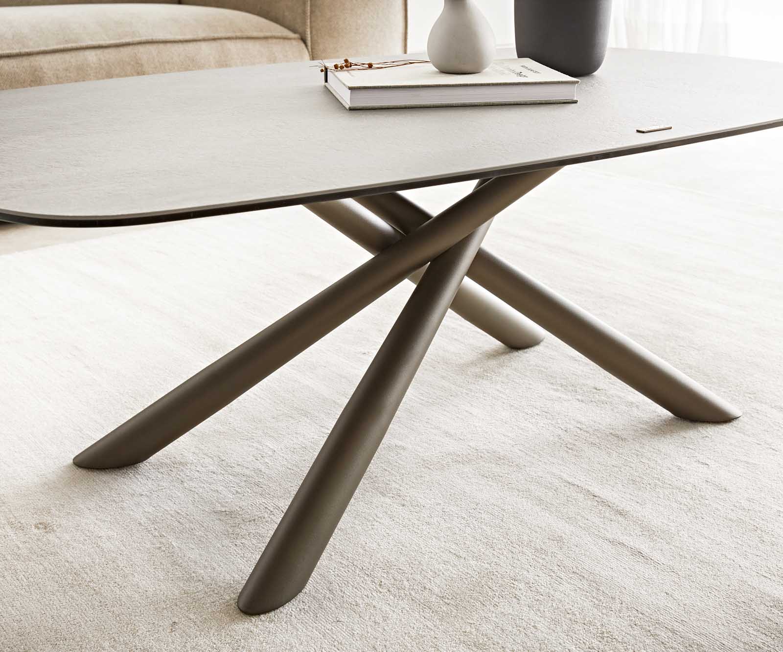 Table basse Sarita 120x70 cm Céramique Aspetto Concreto Couleur béton Piétement Effektifinish Titan 6 Table basse Sarita 120x70 cm Céramique Aspetto Concreto Couleur béton Piétement Effektifinish Titan 6