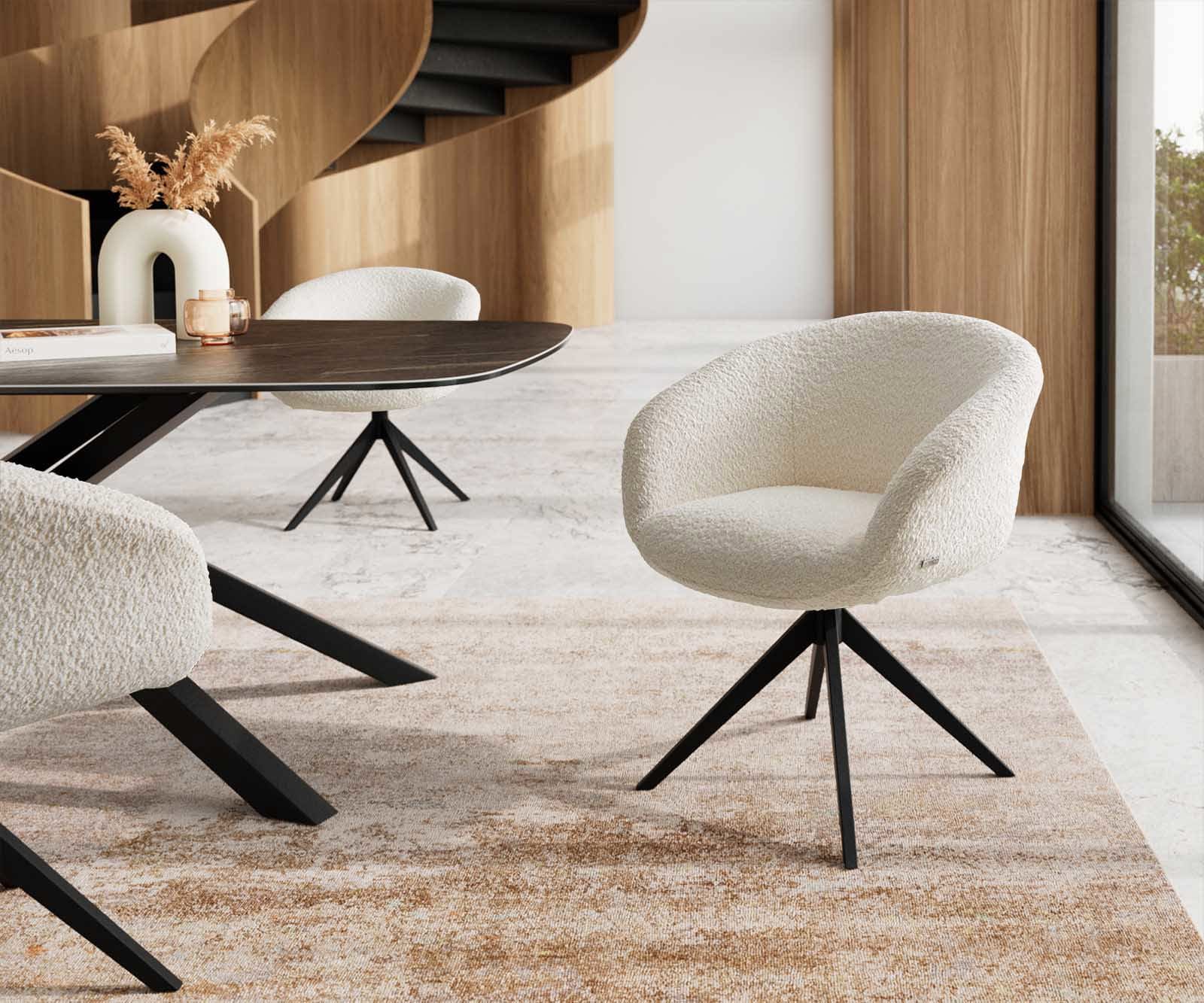 Chaise-pivotante Vinka-Flex avec accoudoirs bouclé blanc pied croisé large noir pivotement sur 360° ressorts ensachés Chaise-pivotante Vinka-Flex avec accoudoirs bouclé blanc pied croisé large noir pivotement sur 360° ressorts ensachés