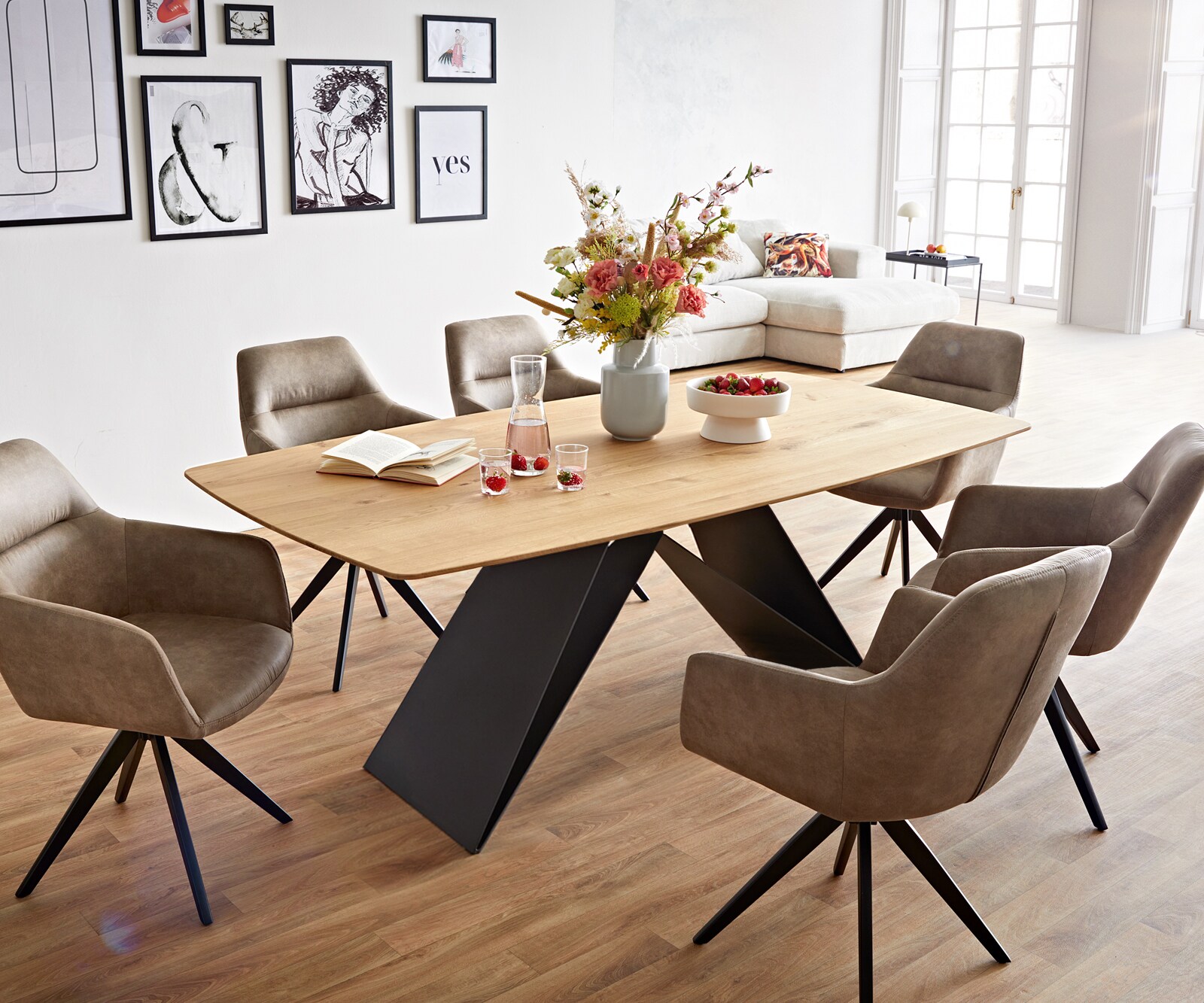 Table à manger Edge Boot 200x100x2,5-3 chêne nature cadre en V acier plat noir bord suisse 6