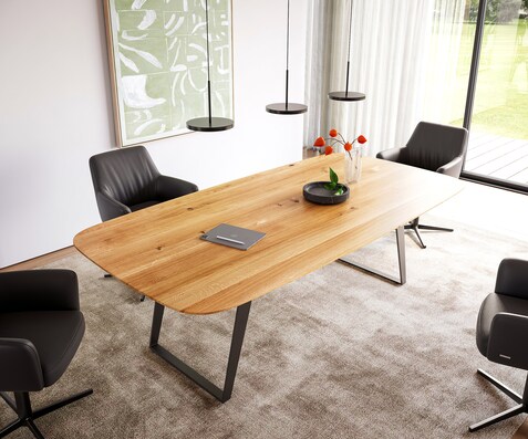 Table à manger Edge Boot 240x120x2,5-3 chêne naturee métal incliné noir bord suisse